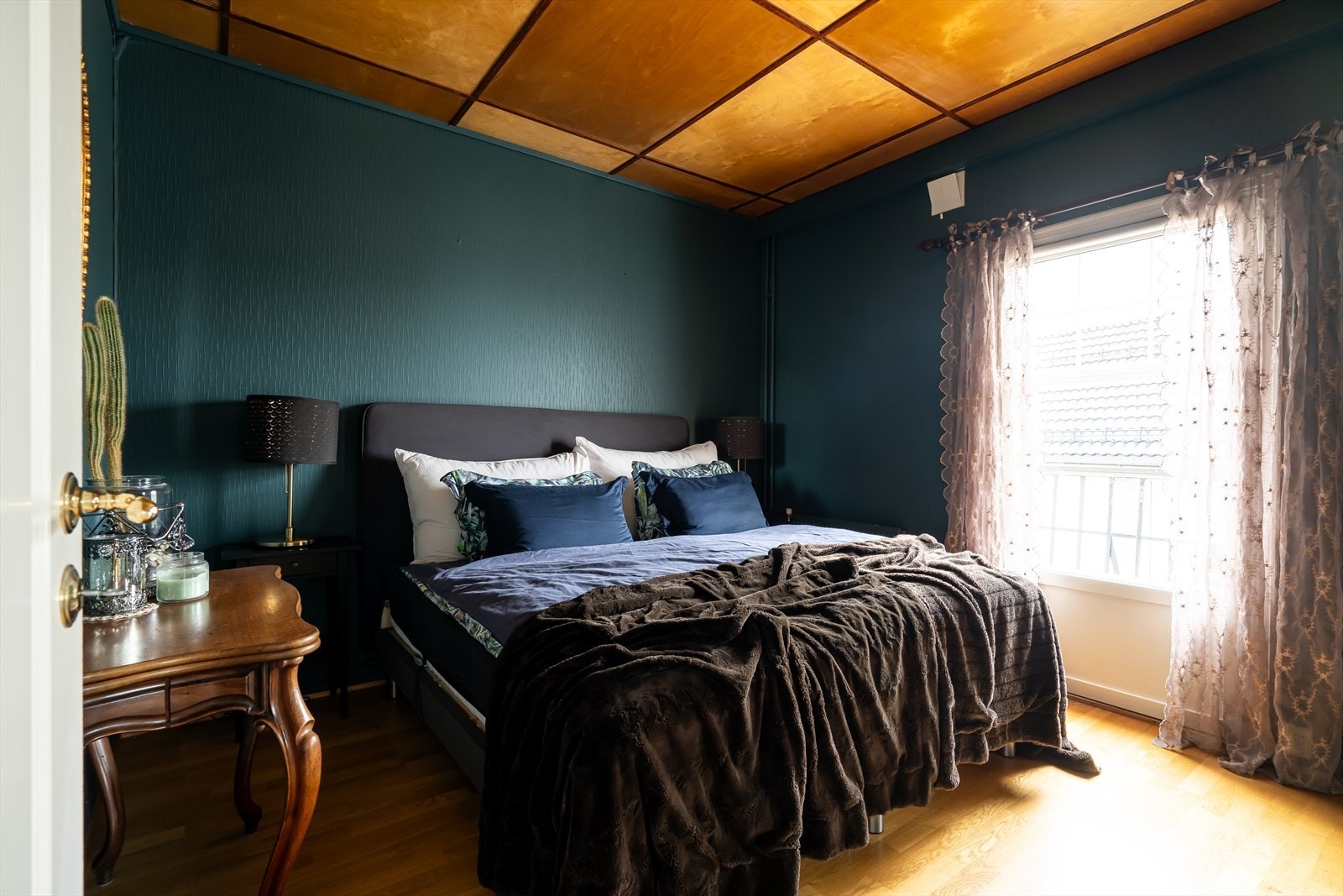 Soverom 1 og 2 har hver sin franske balkong. Galleribilde