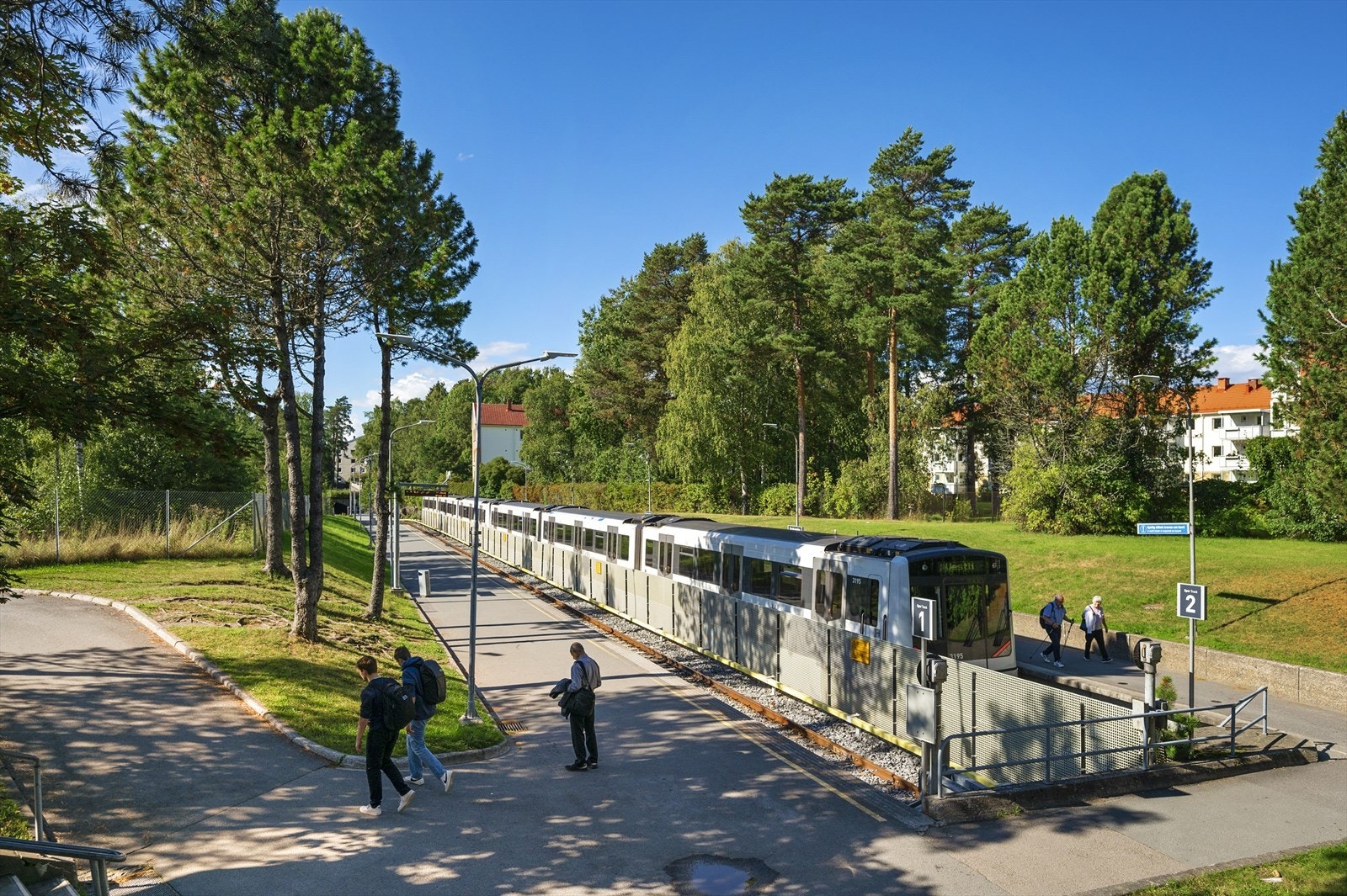 T-bane stoppet Bergkrystallen (linje 1 og 4) ligger kun et steinkast unna leiligheten. Galleribilde