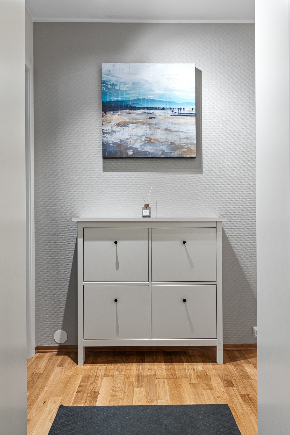 Leiligheten disponerer en stor sportsbod i kjeller. Galleribilde