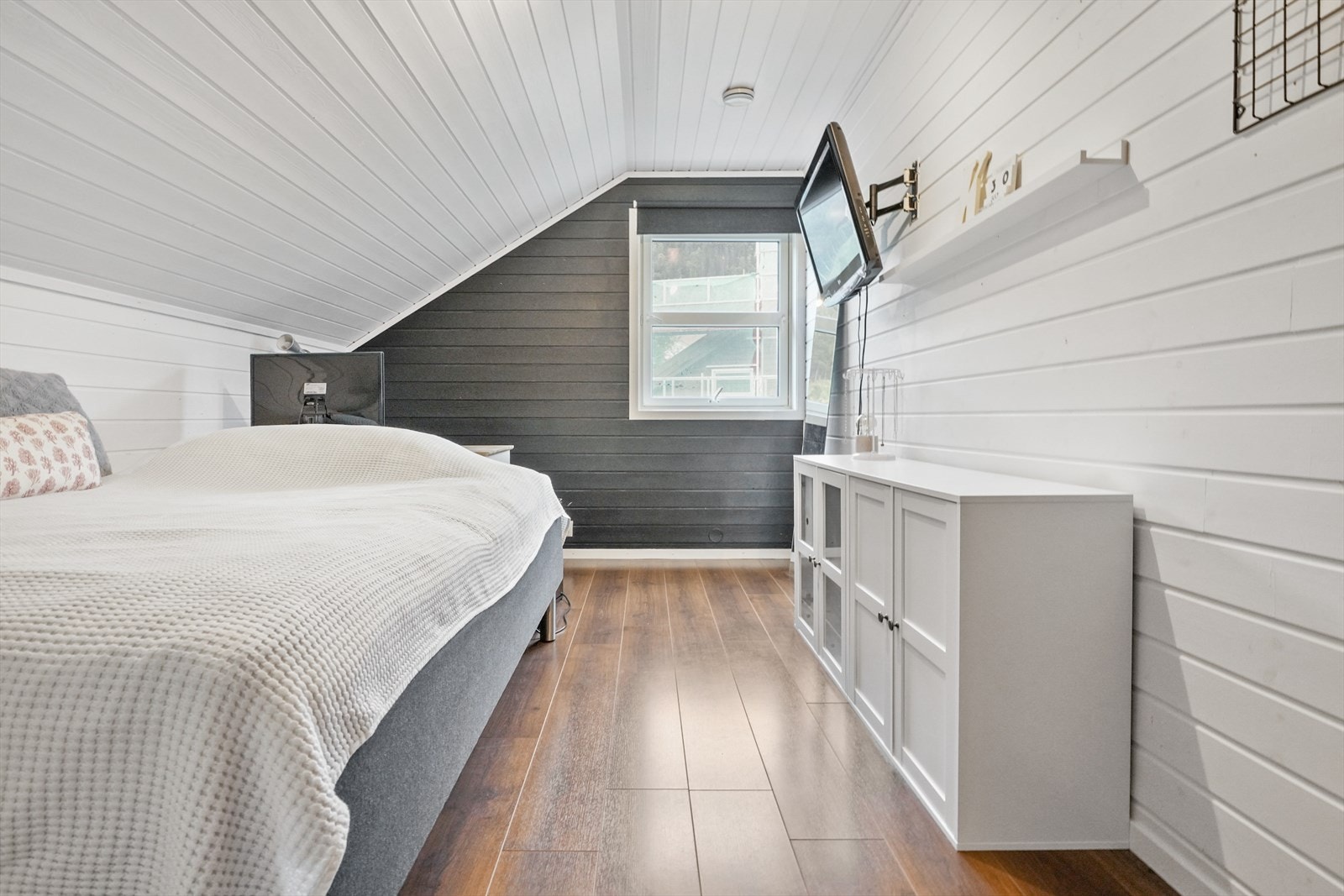 - 3 soverom på loft med, alle i god størrelse - Galleribilde