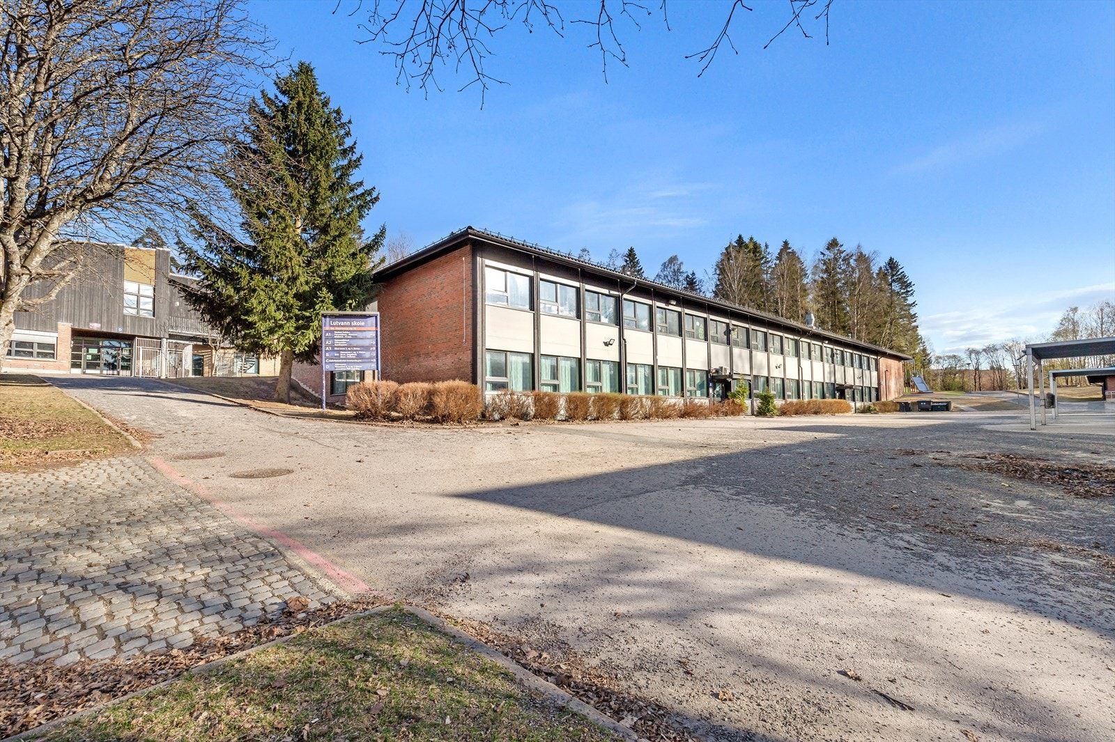 Lutvann skole. Galleribilde