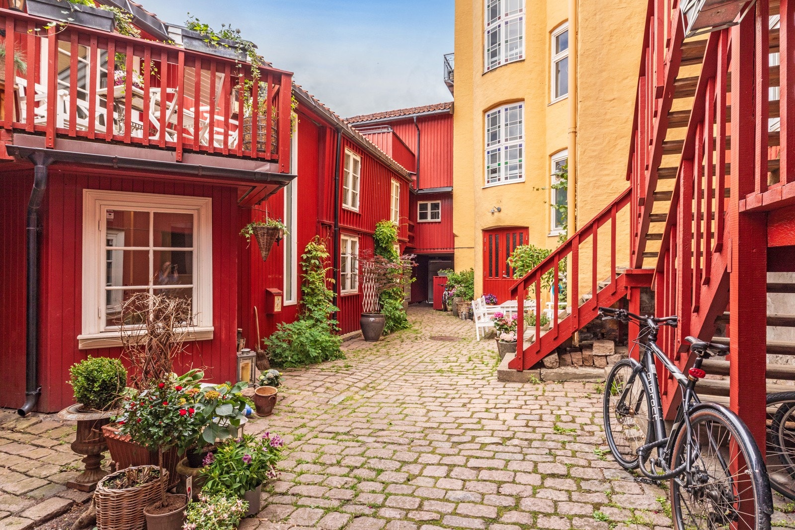 Koselig gårdsrom. Galleribilde