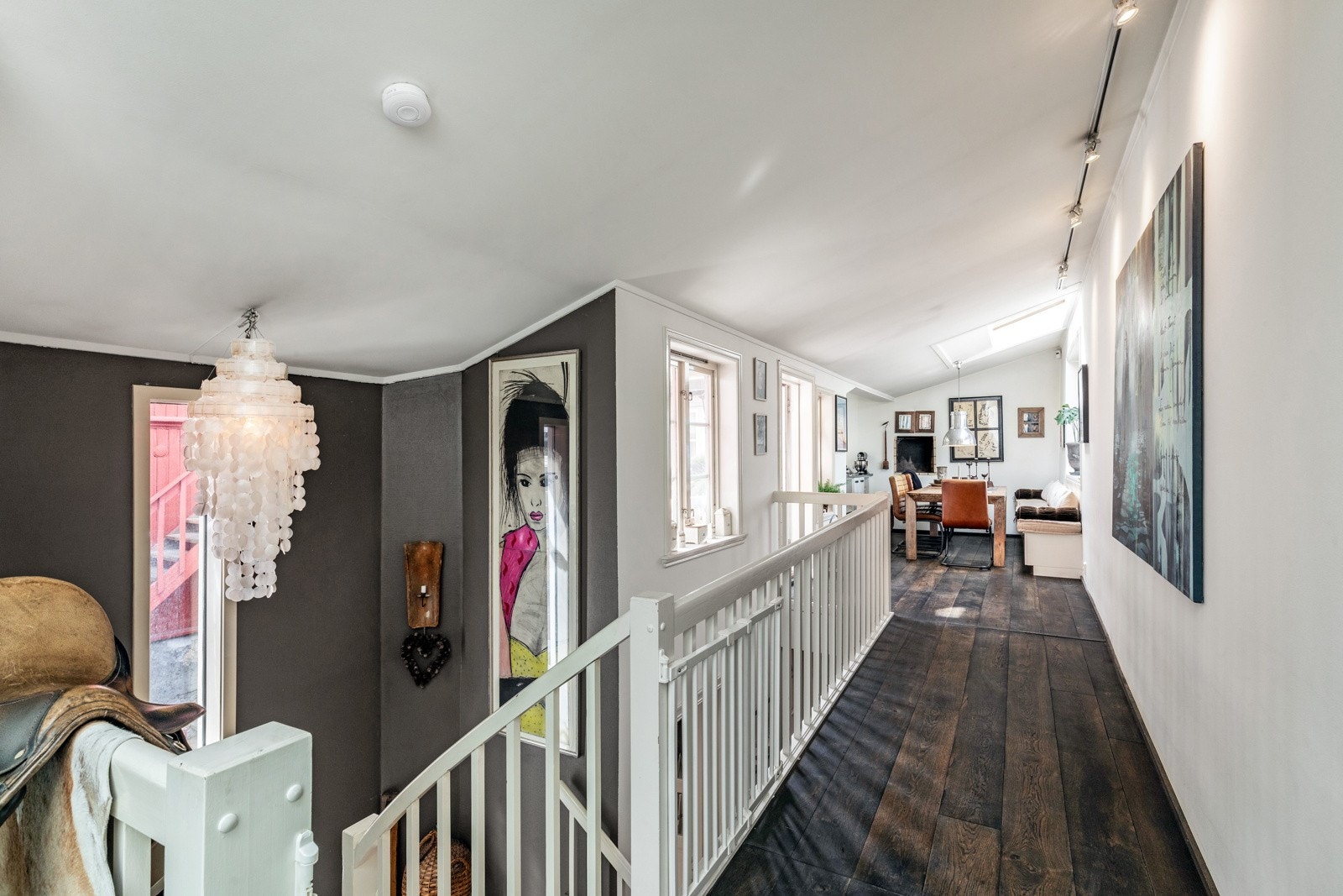 Gang inn mot kjøkken. Galleribilde