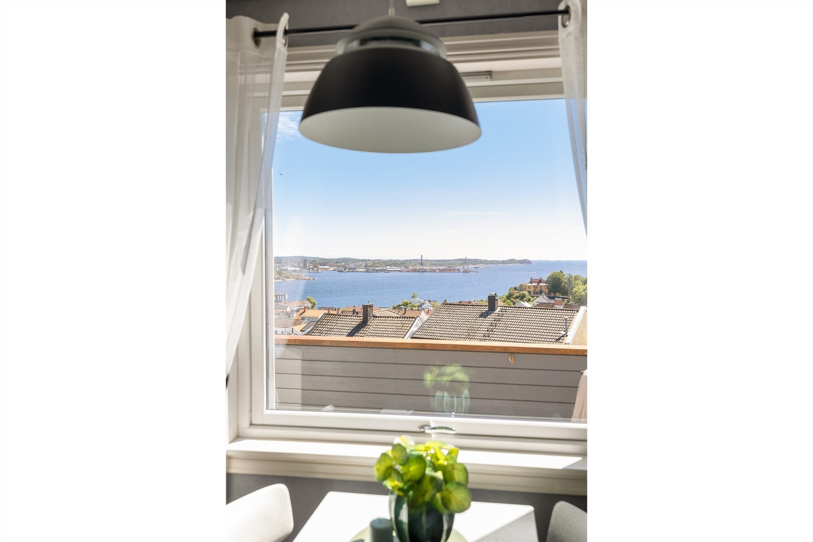 Utsikt fra kjøkken Galleribilde