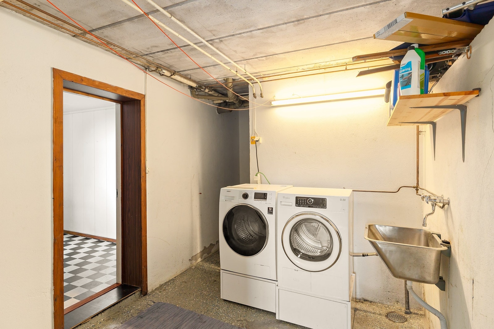 Vaskerom Galleribilde