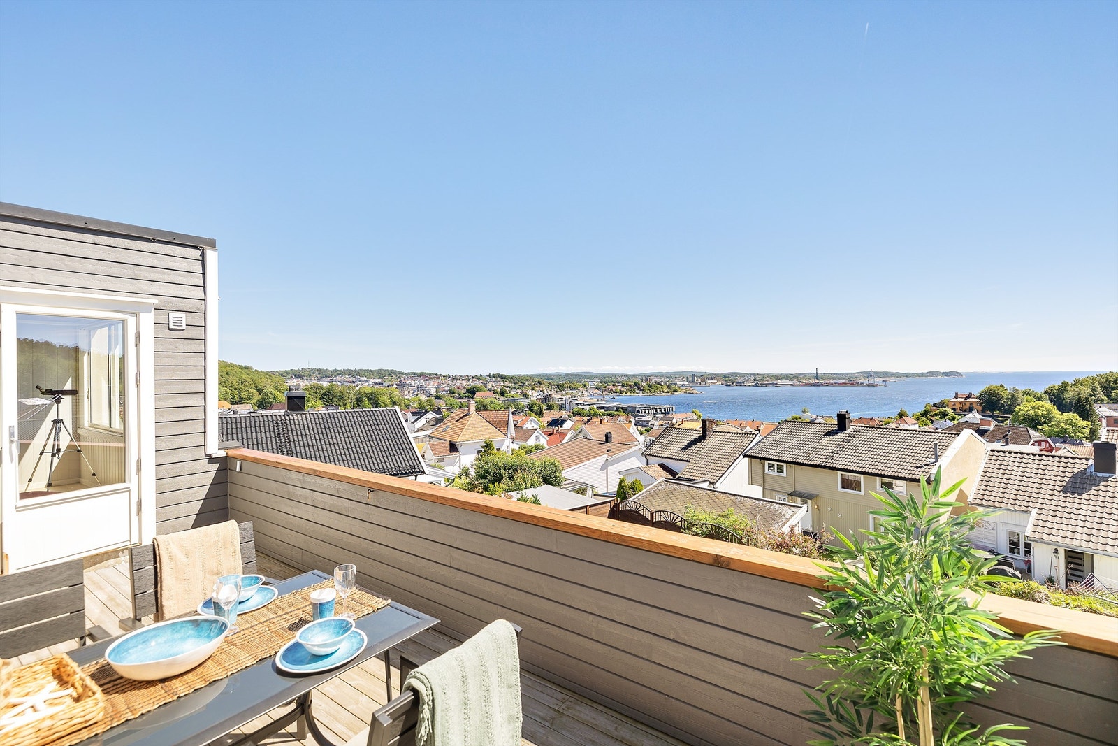 Veranda med vid utsikt Galleribilde