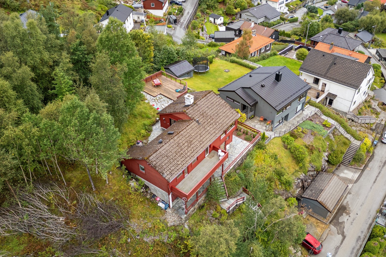 Nærhet til turterreng til Damsgårdsfjellet, Løvstien og Løvstakken. Galleribilde
