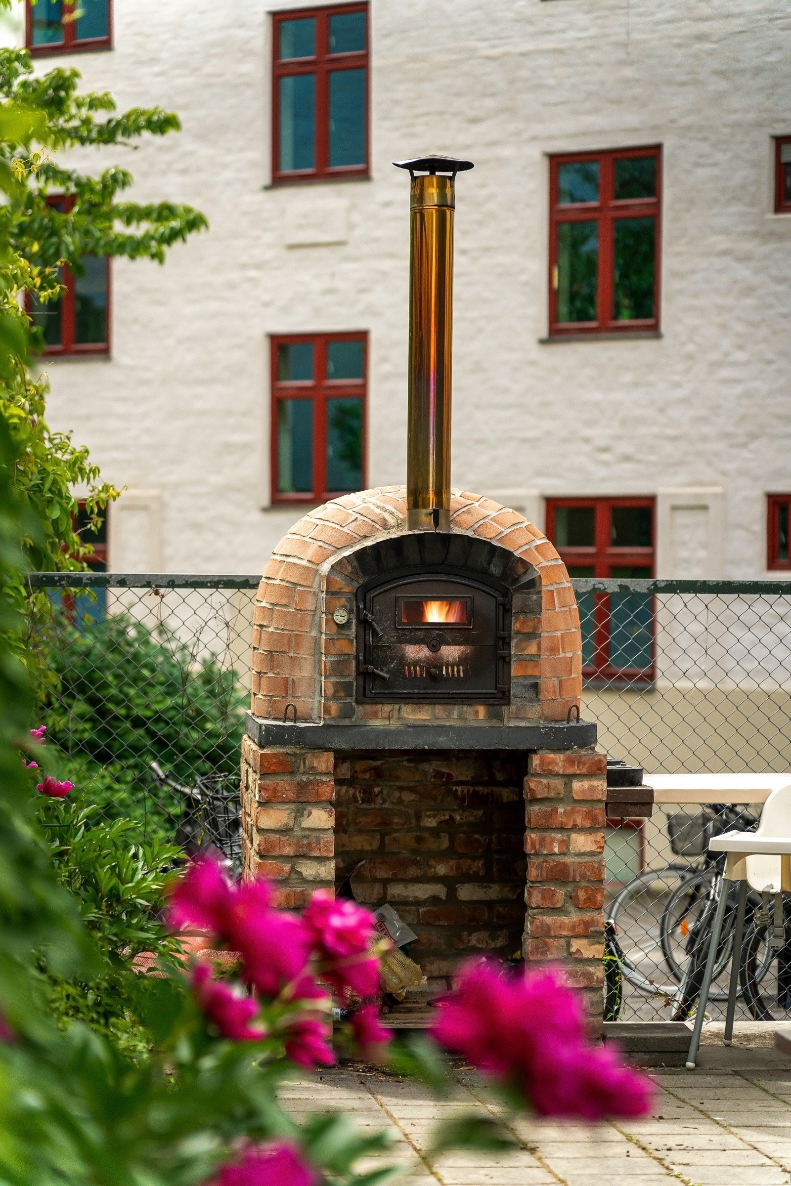 Egen pizzagrill og hyggelige sitteområder. Galleribilde