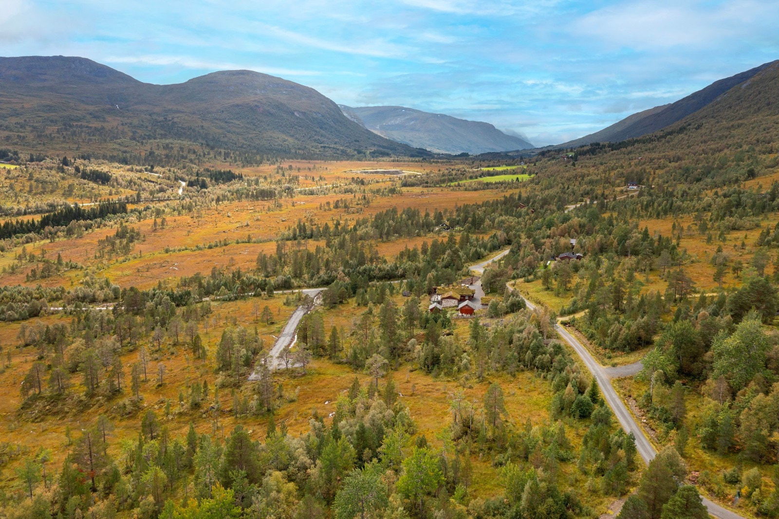 Alle tomtene har flott og vid usikt mot omkringliggende fjell. Galleribilde