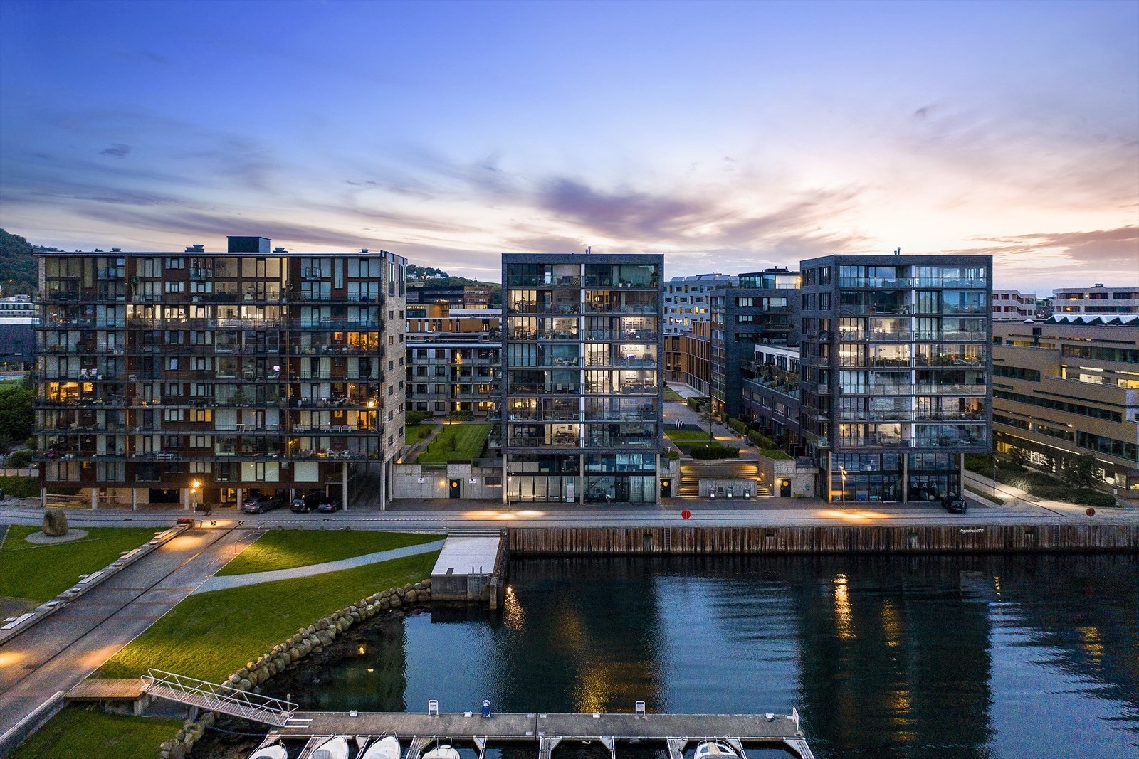 Nordvik Stavanger v/ Carl-Åge Herrem presenterer Laberget 46A | 5.etasje | 2 soverom | 2 bad | 2 terrasser | Heis | Parkering Galleribilde
