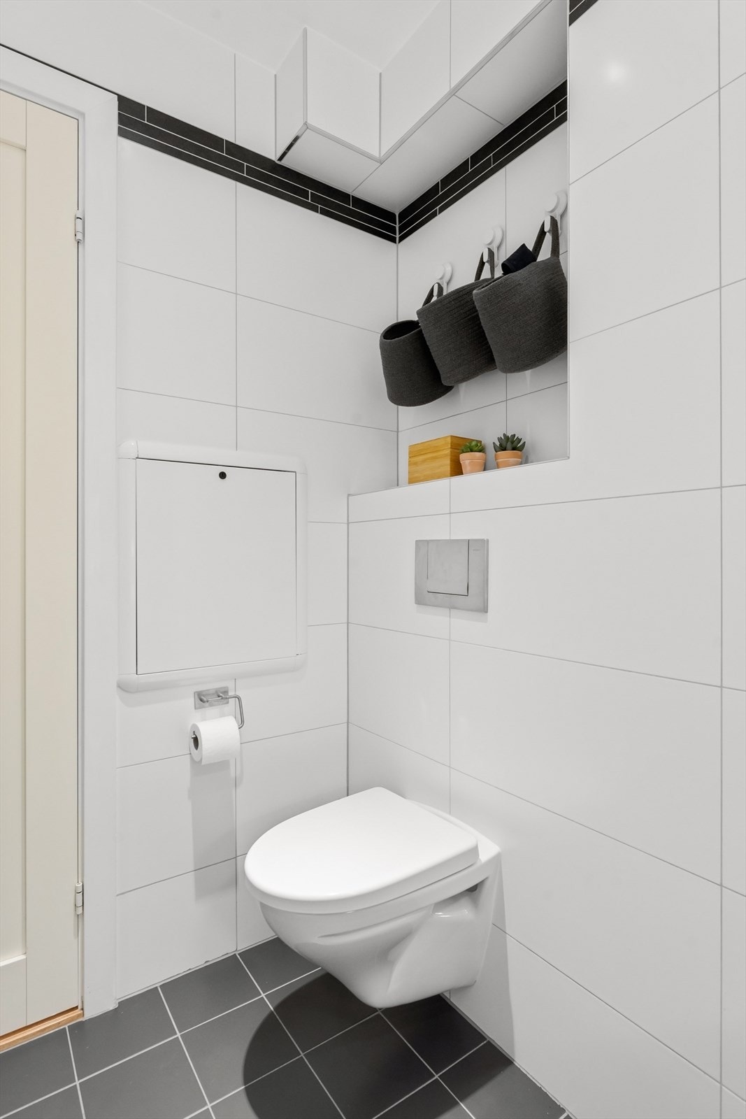 Vegghengt WC og rør-i-rør-system Galleribilde