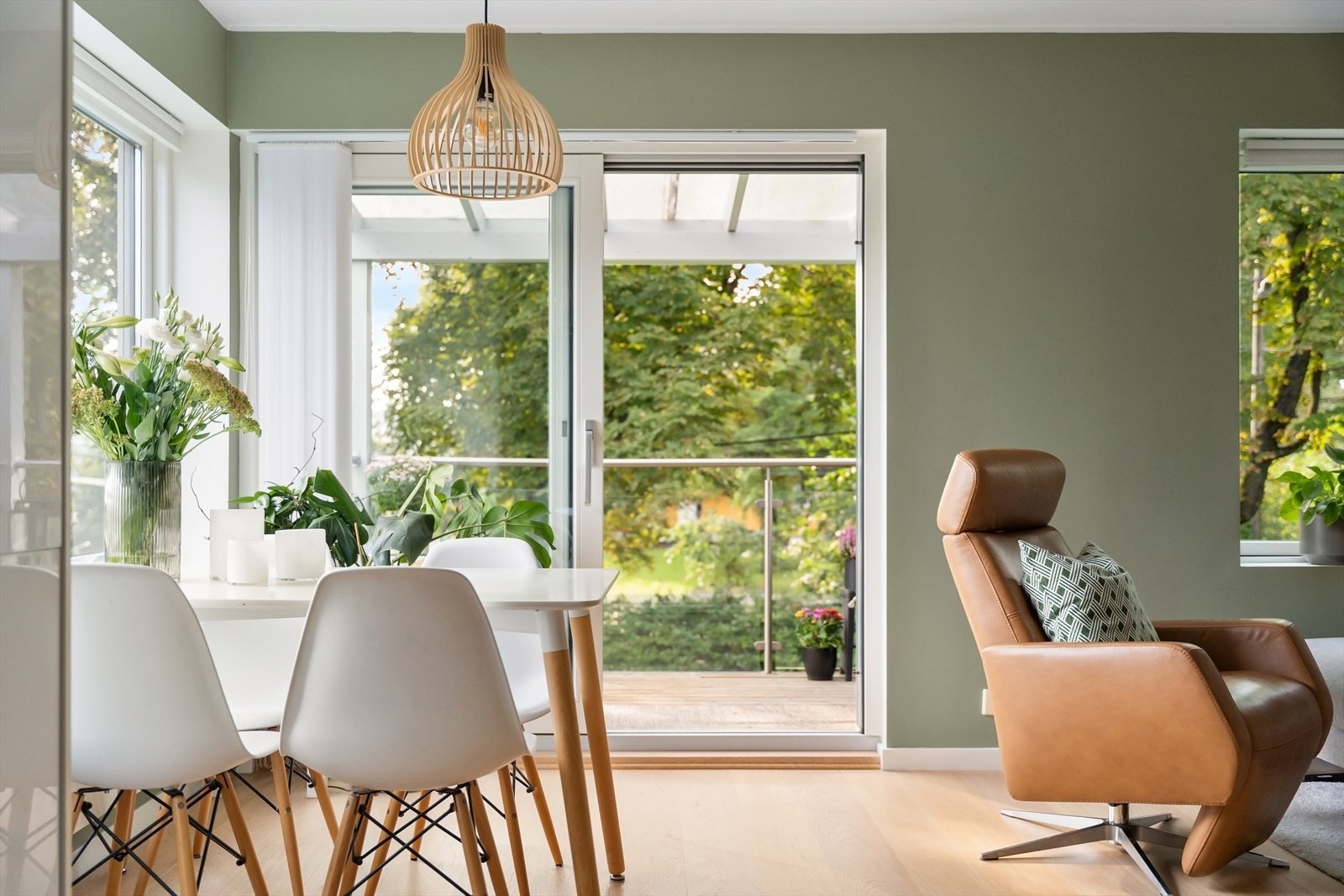 Veranda som en naturlig forlengelse av stuen. Galleribilde