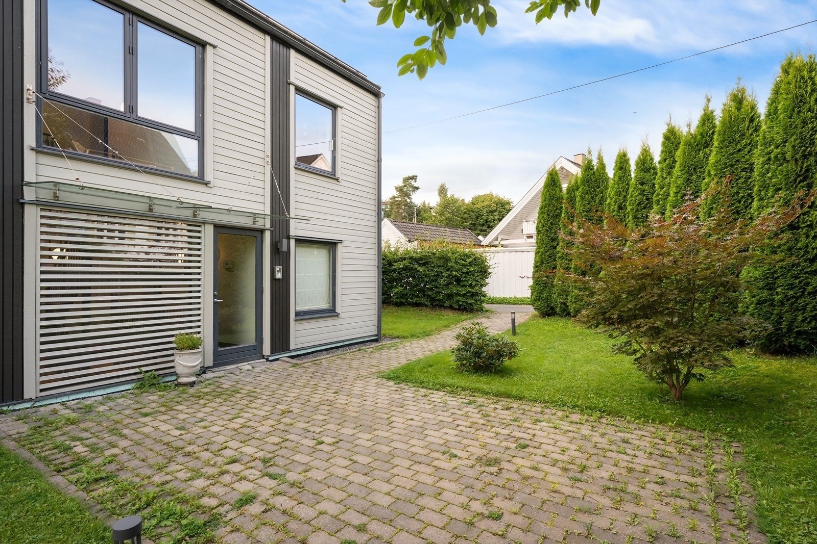 Inngangsparti fra baksiden. Galleribilde