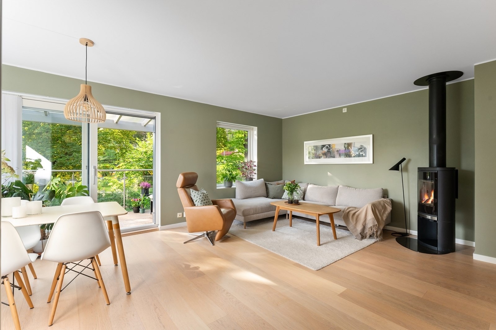 Stue med gode møbleringsmuligheter som fremdeles gir god plass. Galleribilde