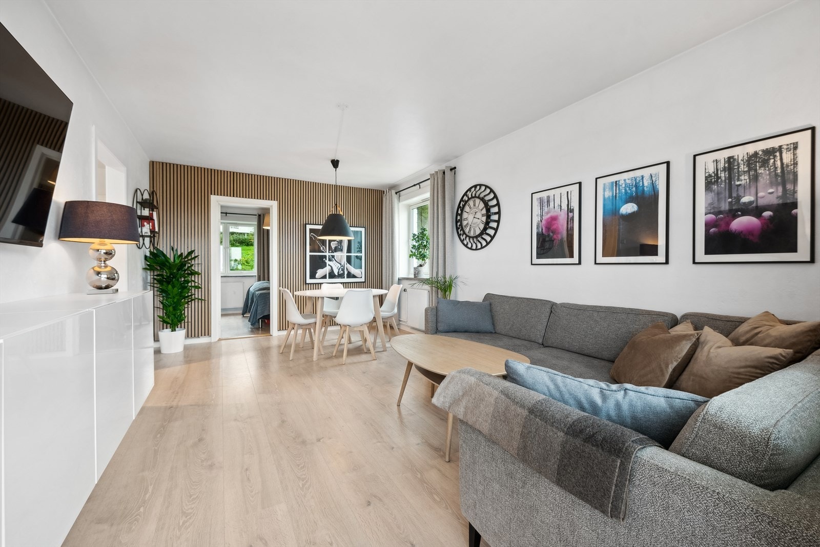 Boligen er vesentlig oppgradert de siste år hvor alle overflater er tatt. Her kan du flytte rett inn. Galleribilde