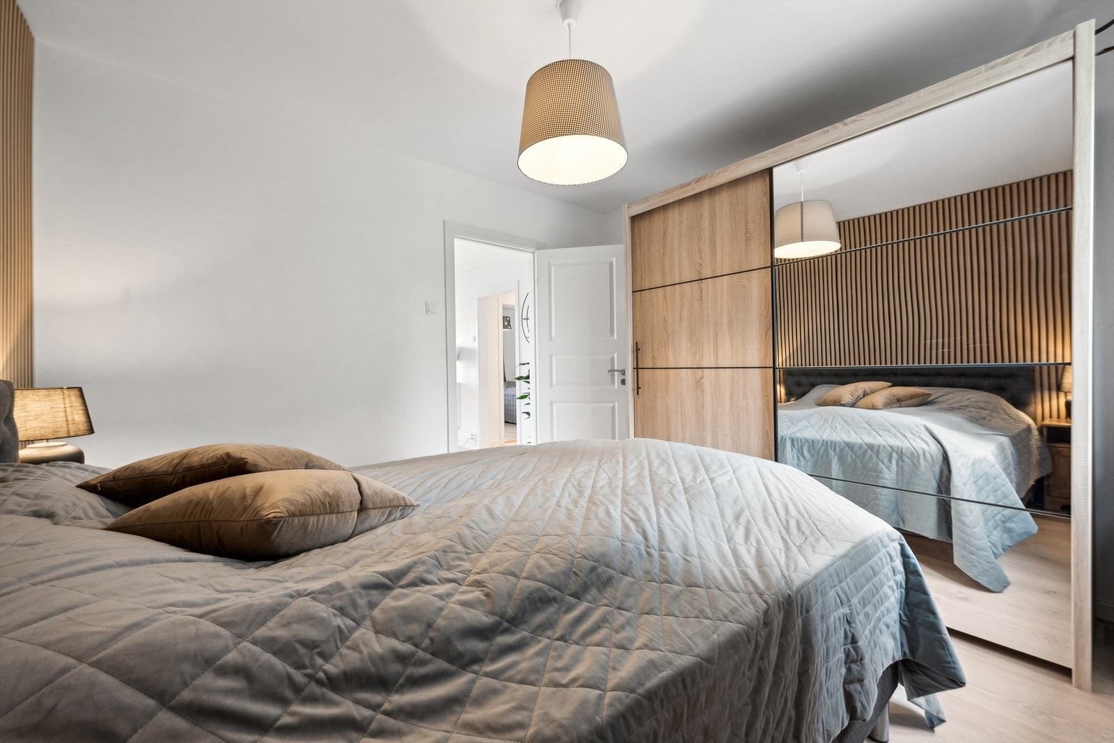 God plass til garderobeinnredning Galleribilde