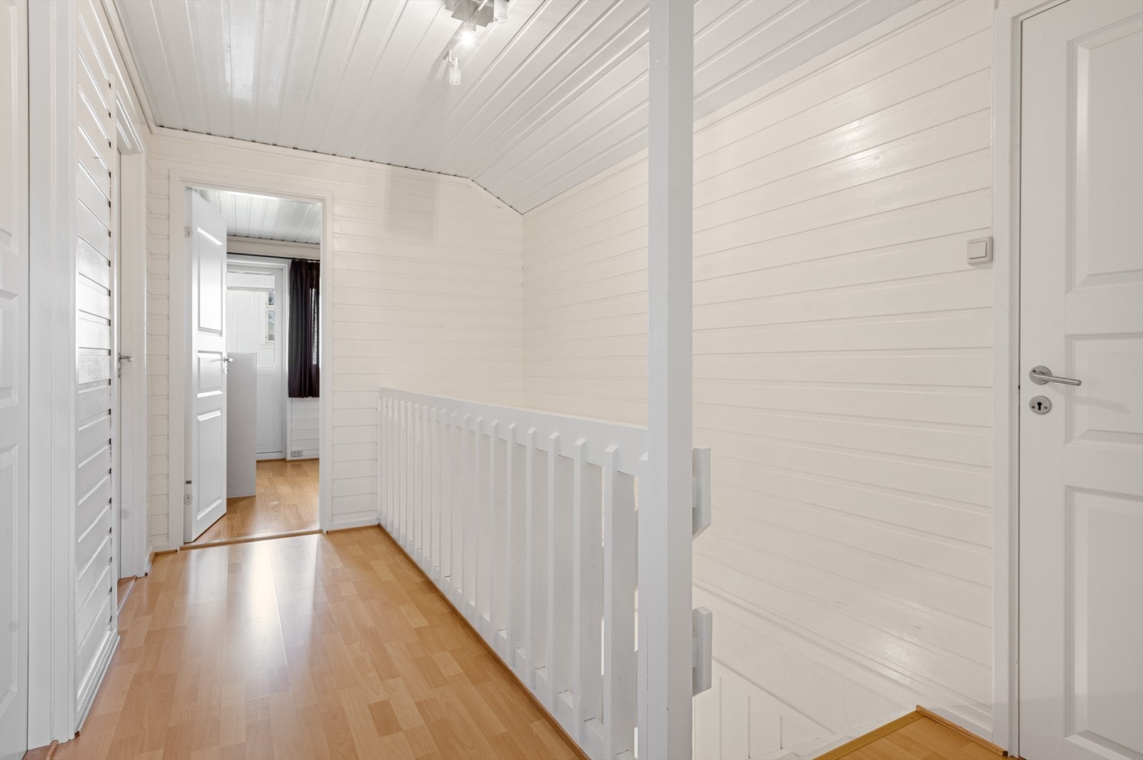 Gang/ trapperom i andre etasje. Galleribilde