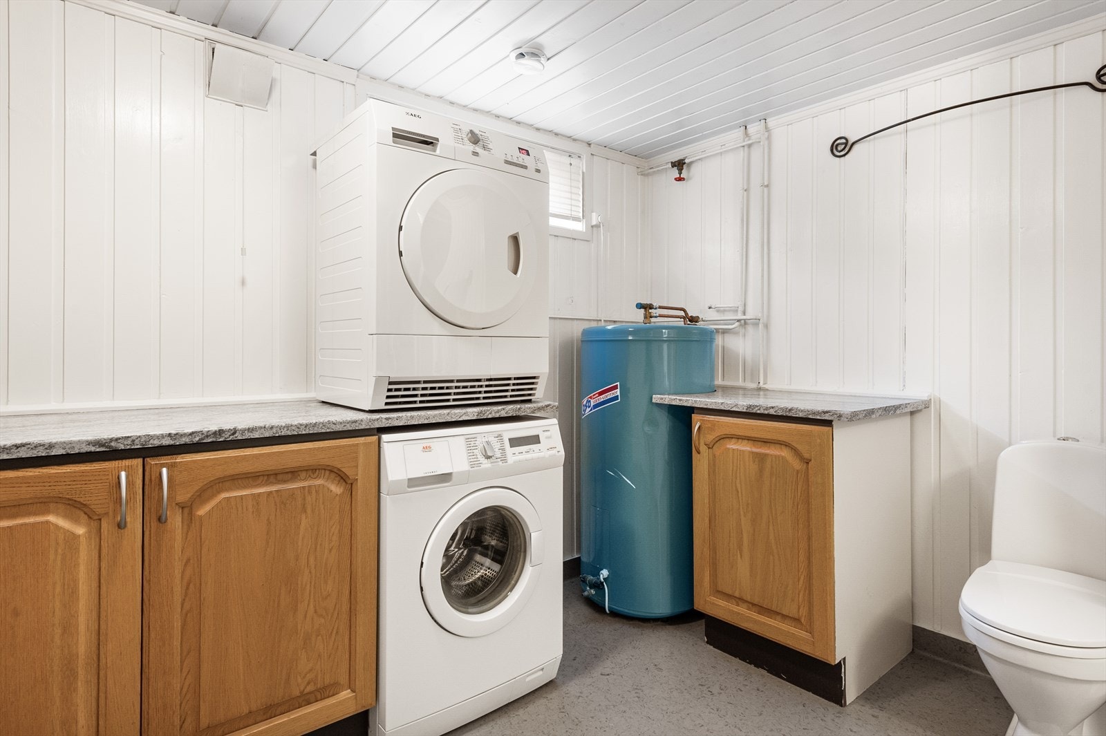 Baderommet i kjelleren kombineres med vaskerom. Galleribilde