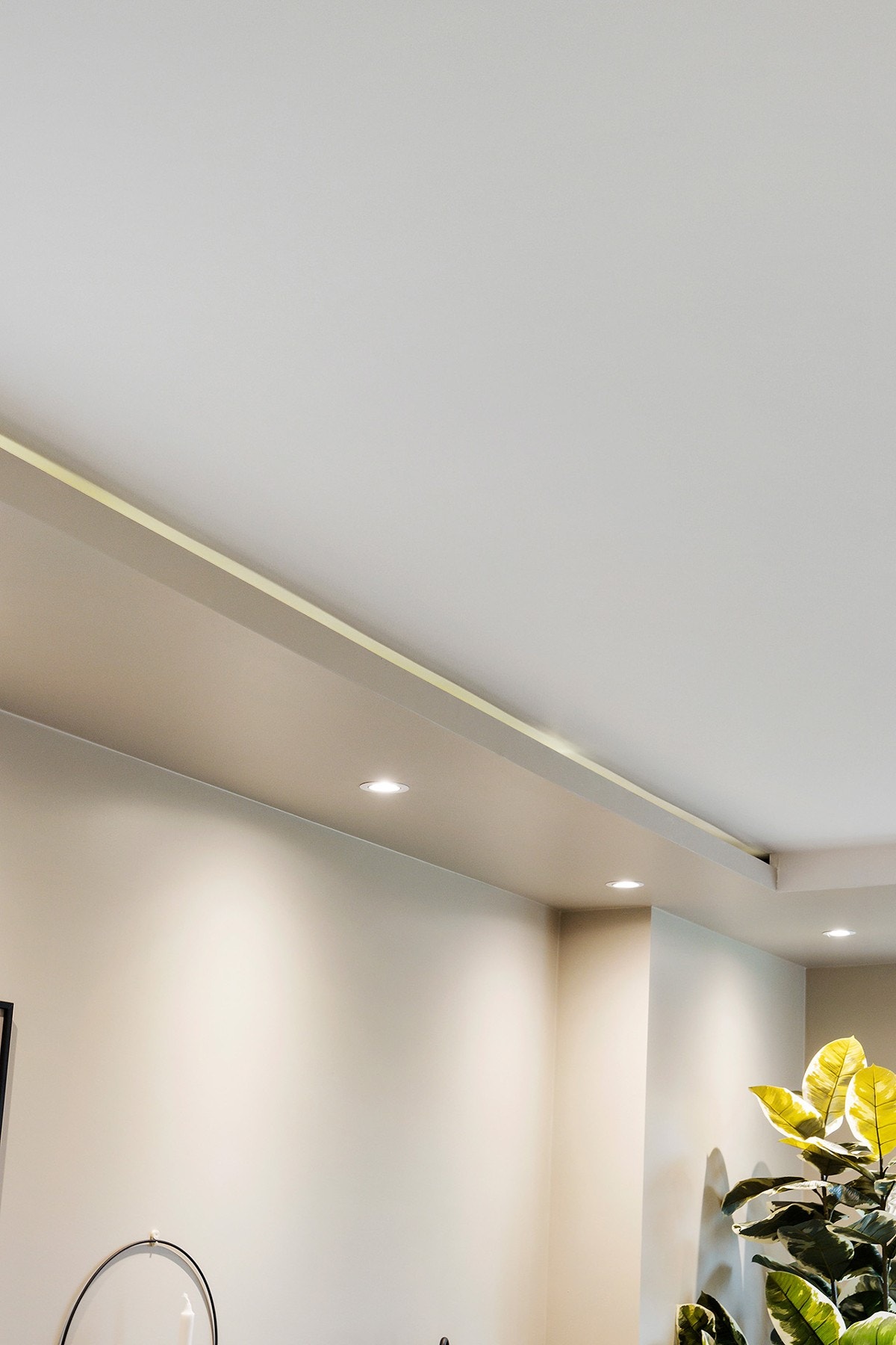 Behagelig downlights i himling. Galleribilde