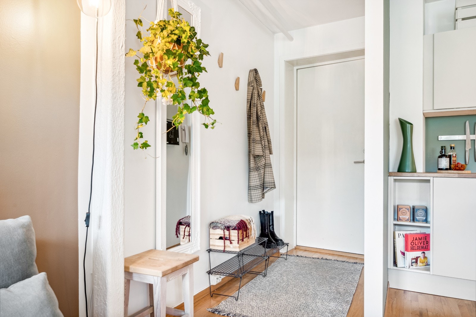 Supersentralt, god takhøyde, gangavstand til alt og god kollektivtransport. Galleribilde