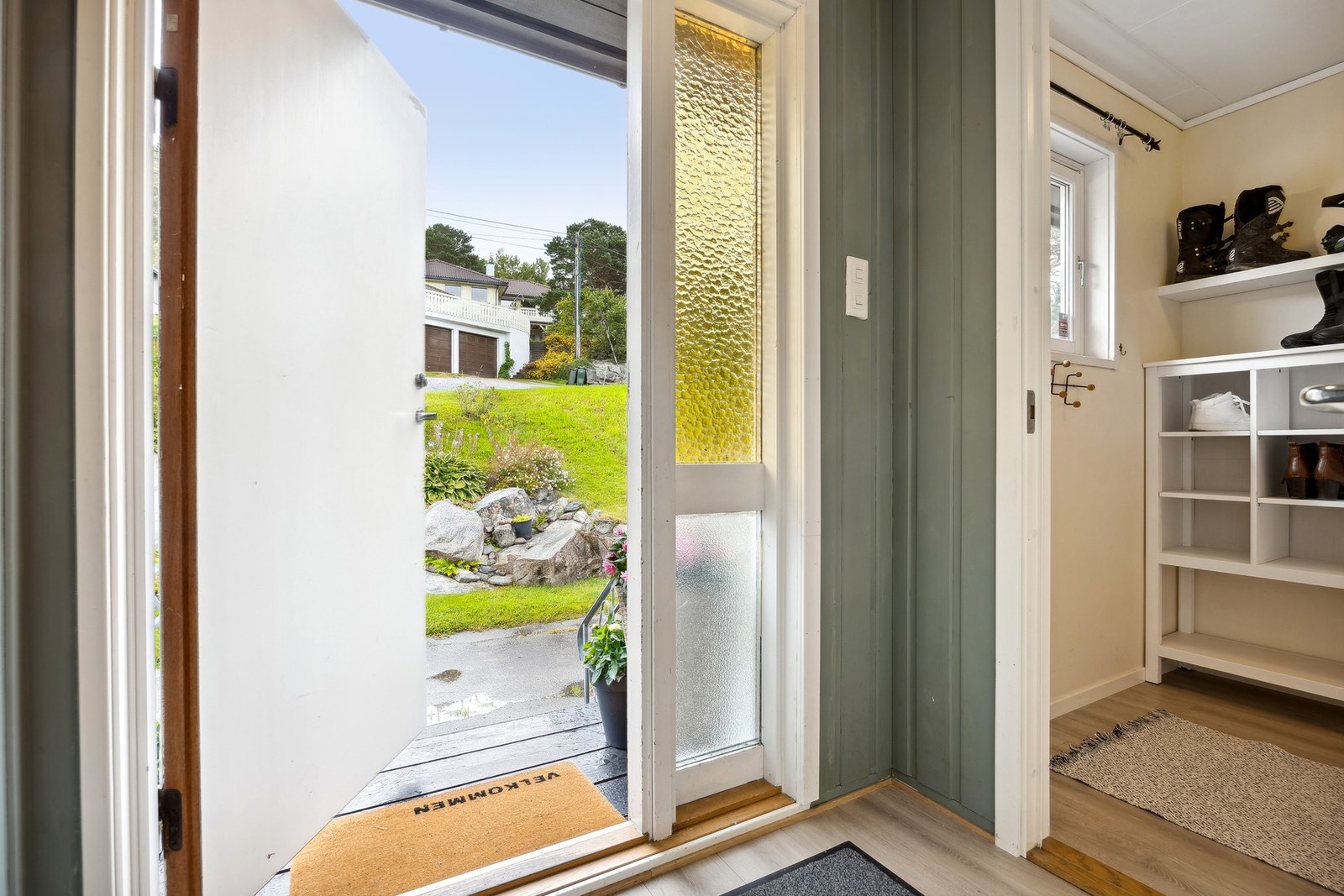Hyggelig vindfang som rommer 2 kvadratmeter. Galleribilde