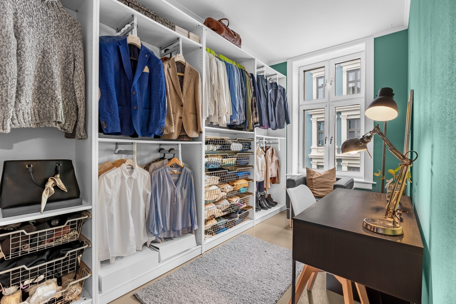 Praktisk omkledningsrom. Kan også benyttes som soverom, gjesterom eller kontor hvis ønskelig. Galleribilde