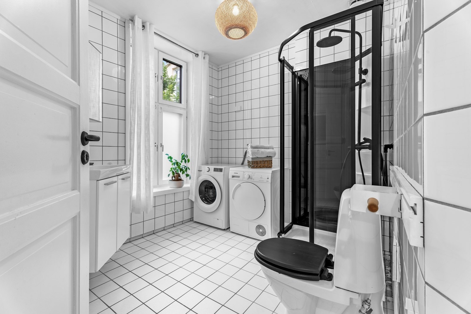 Romslig baderom. Galleribilde