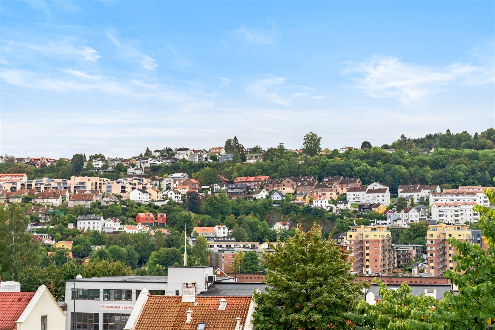 Eiendommen har en imponerende takterrasse med flott utsikt mot Ekebergåsen. Galleribilde
