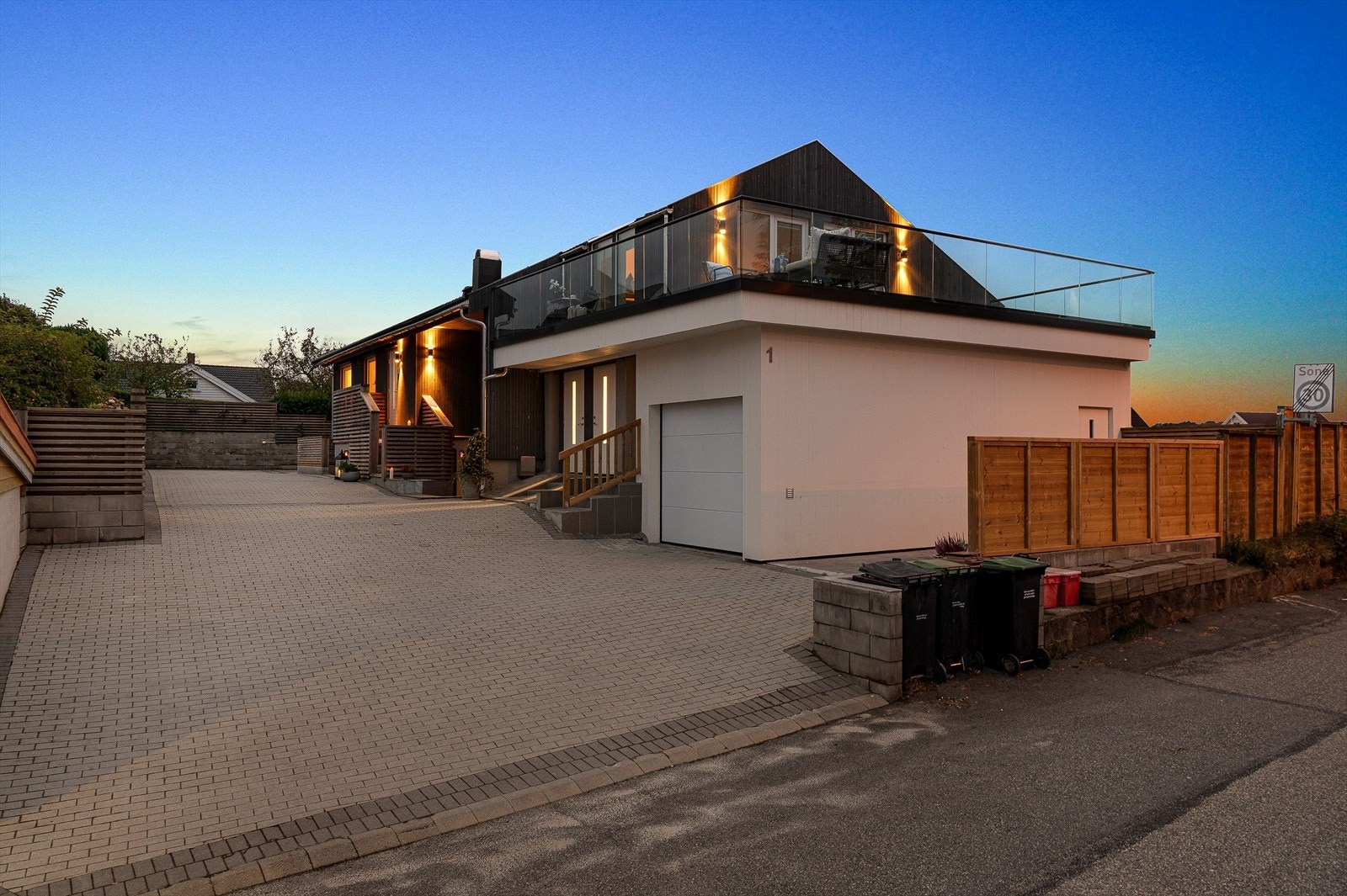 Stor og opparbeidet tomt. Galleribilde