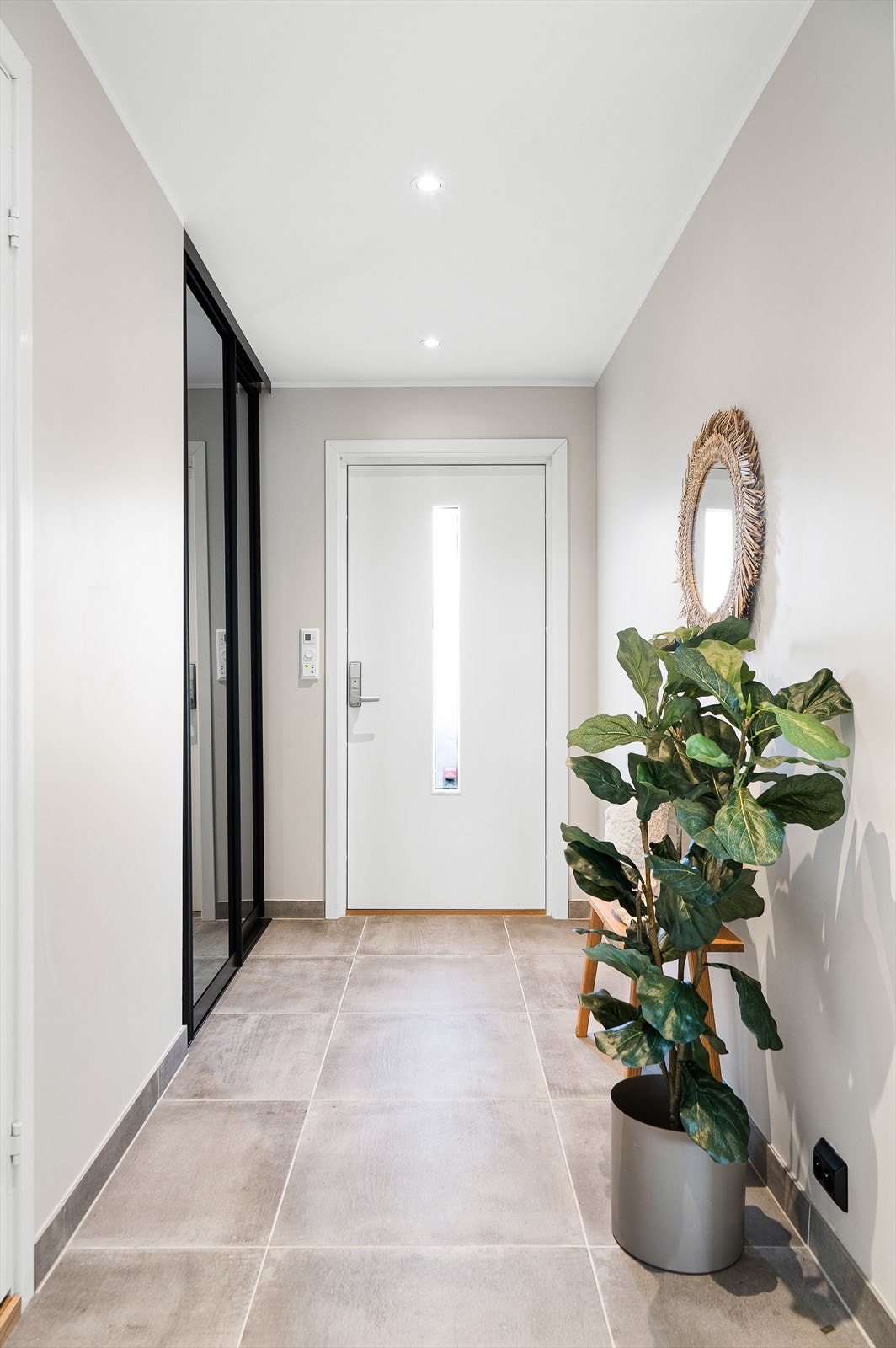 Romslig entré som gir en varm velkomst. Galleribilde