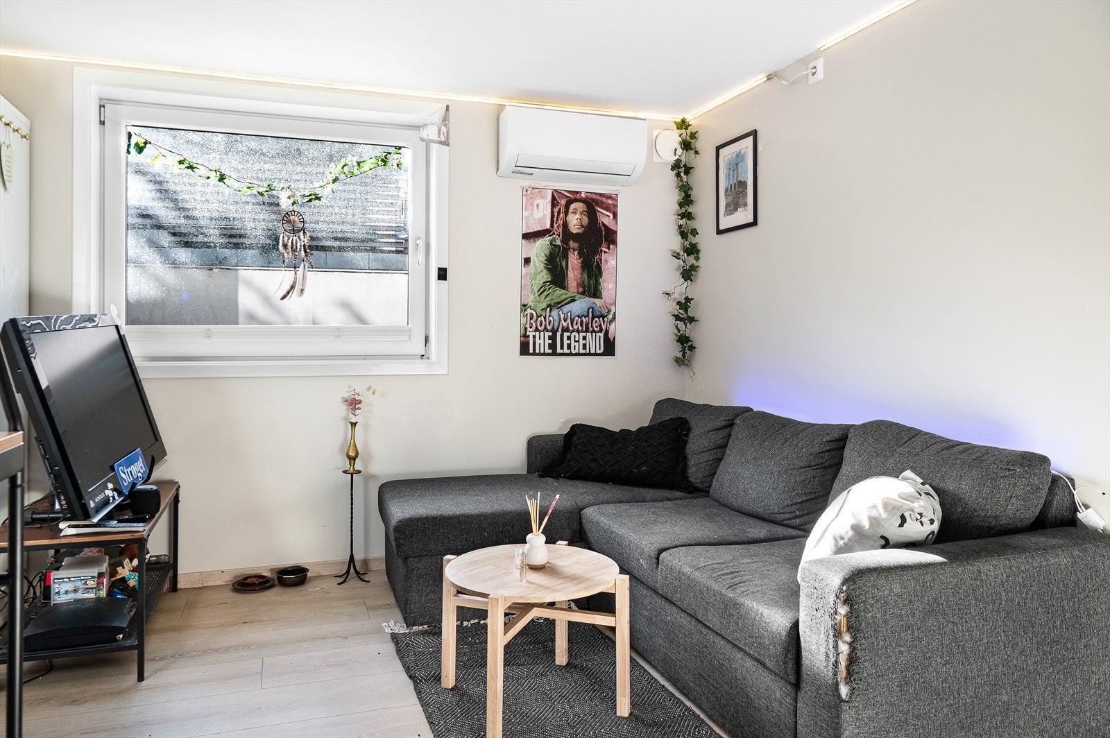 Her er det god plass til sofa og tv. Galleribilde