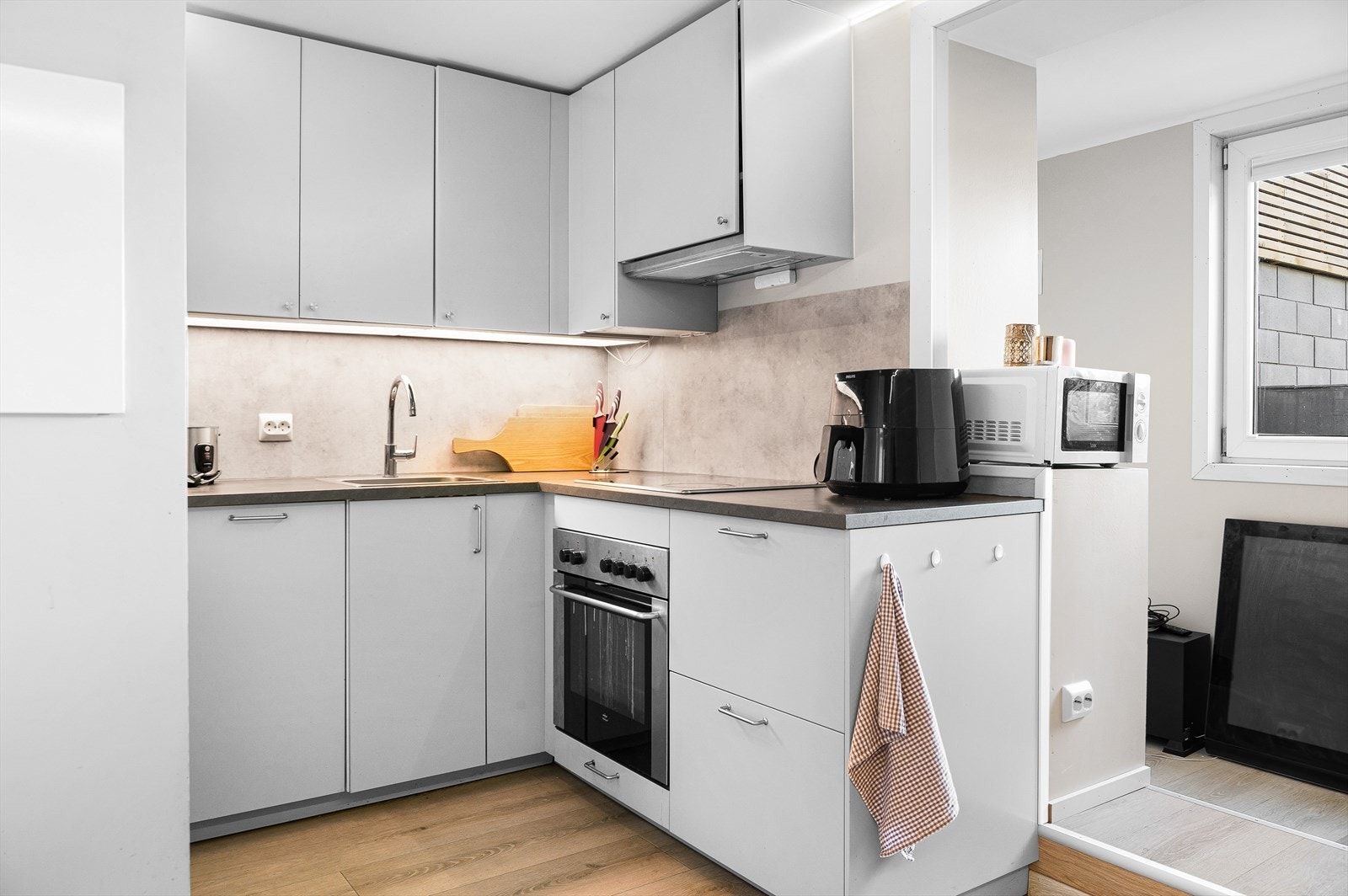 Hver utleiedel har en egen stue og et fullt utstyrt kjøkken noe som gir beboerne et eget og uavhengig boareal. Galleribilde