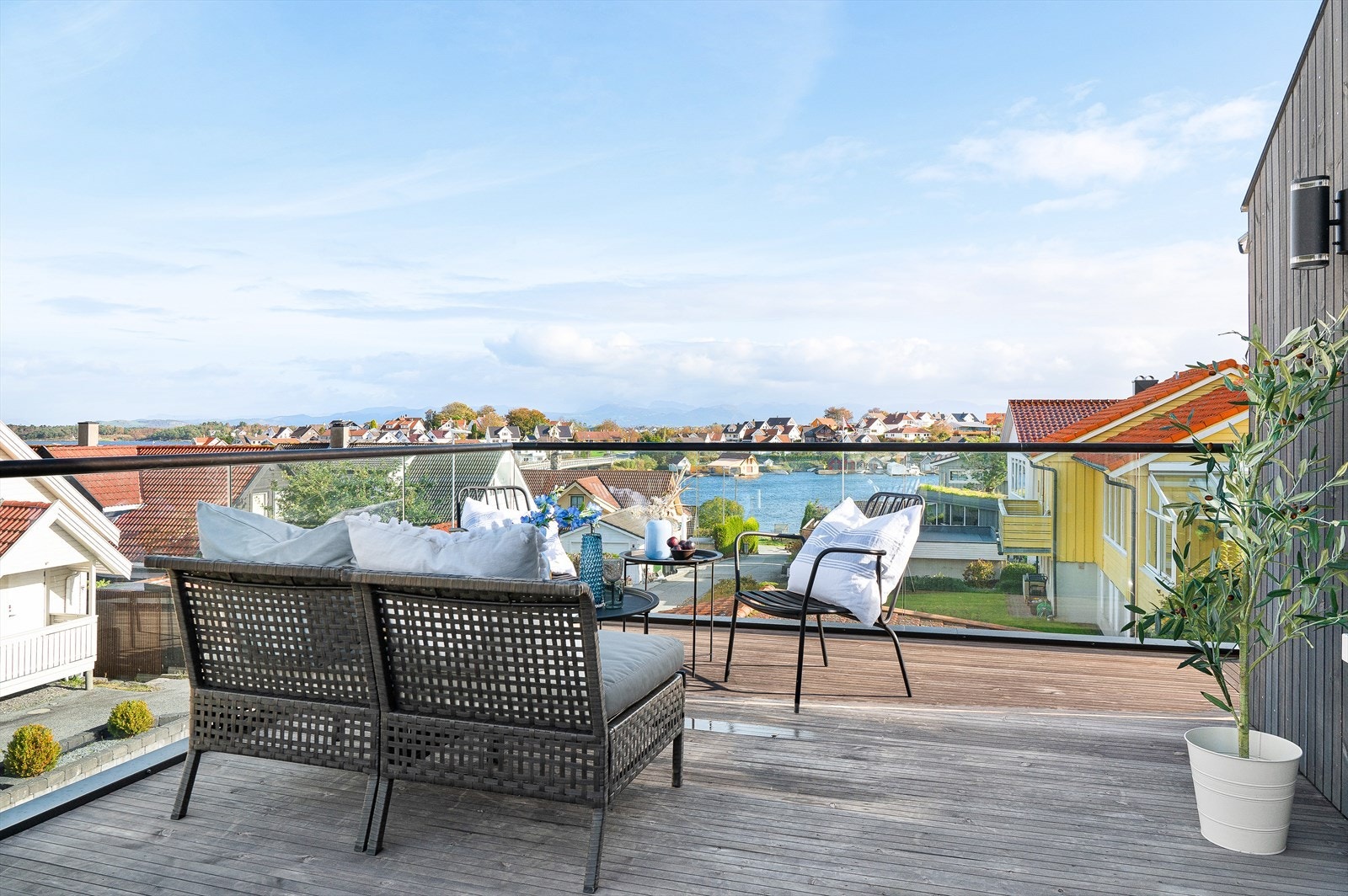 Her kan man nyte solfylte dager i hyggelig samvær. Galleribilde