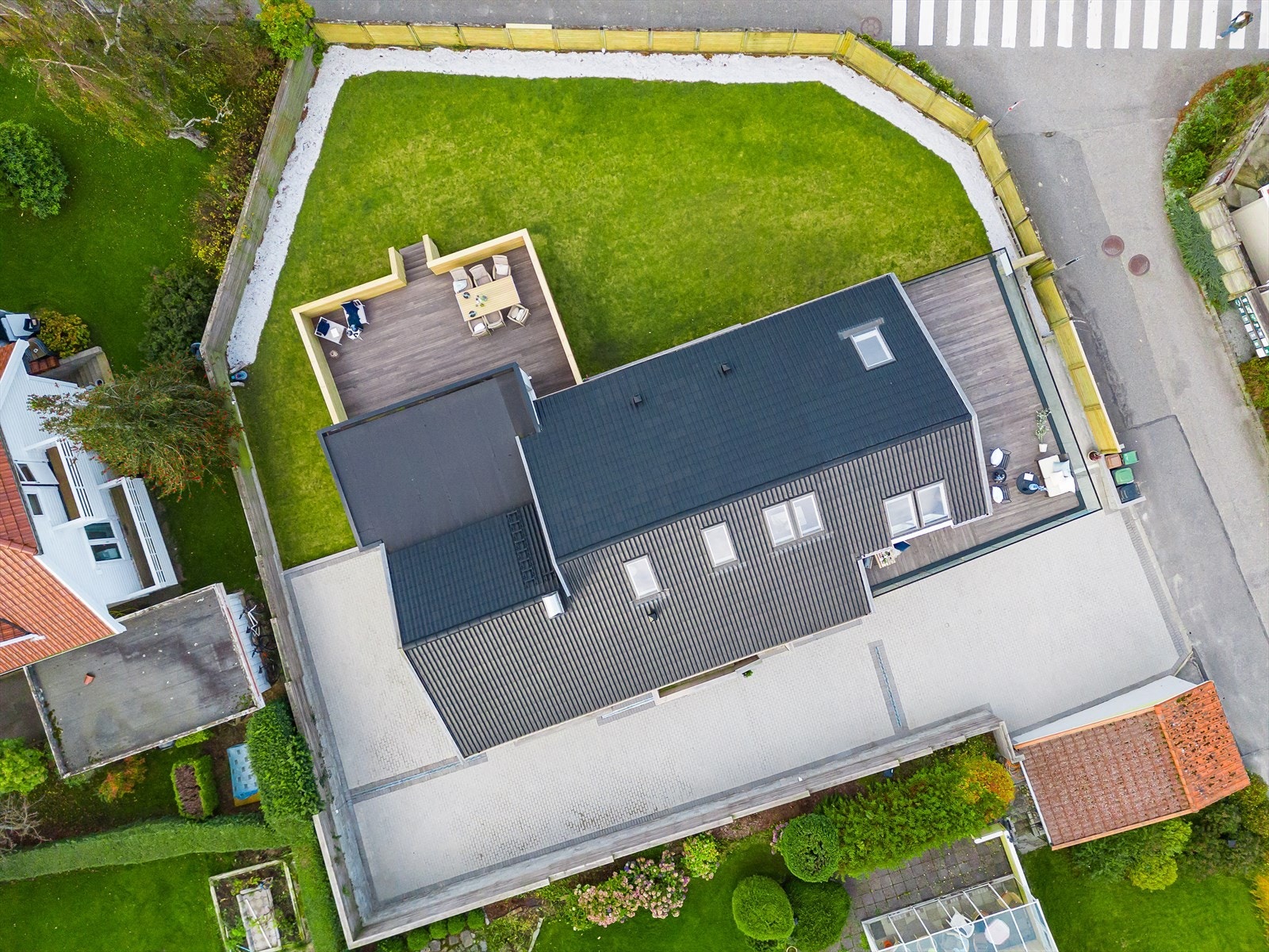 For ekstra bekvemmelighet og allsidighet i hagen, er det plassert stikkontakter og vannuttak på strategiske steder. Galleribilde