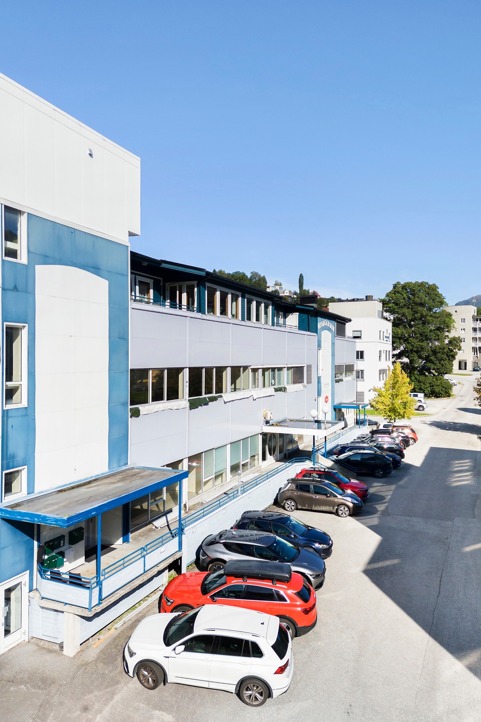 Her ser vi inngangspariet til bygget. Galleribilde