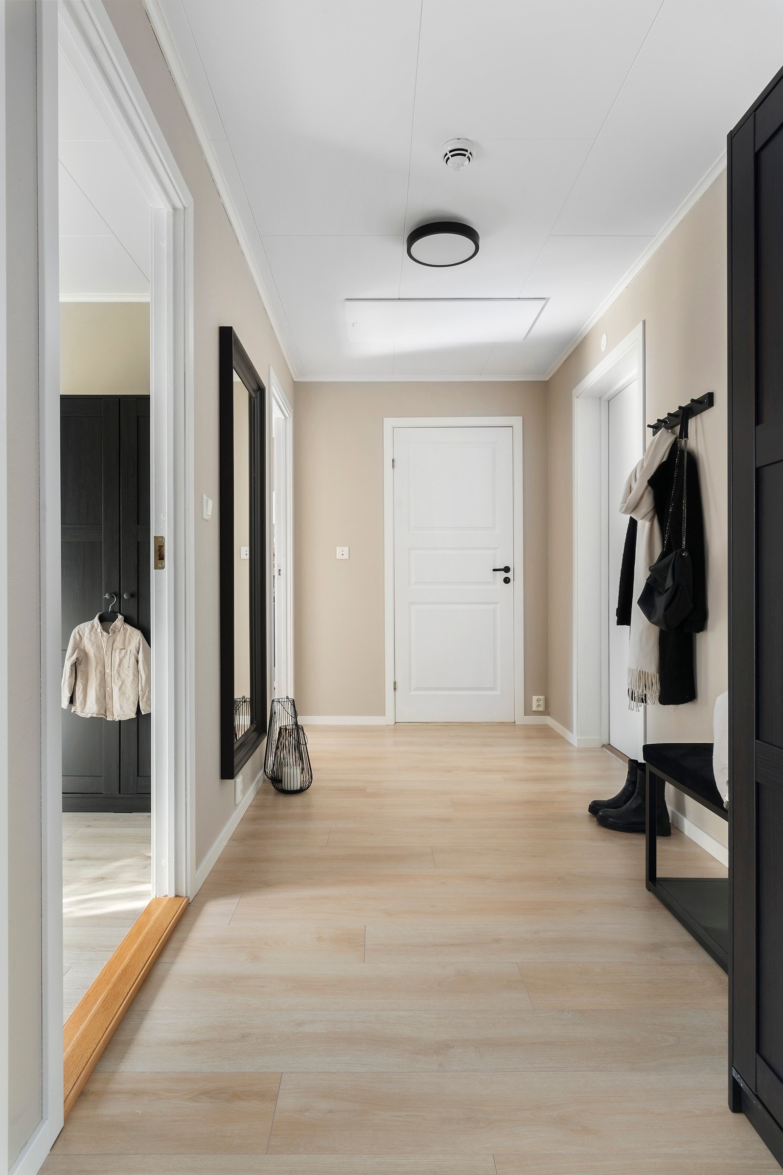 Det er innvendig bod med god størrelse med inngang fra gangen. Galleribilde