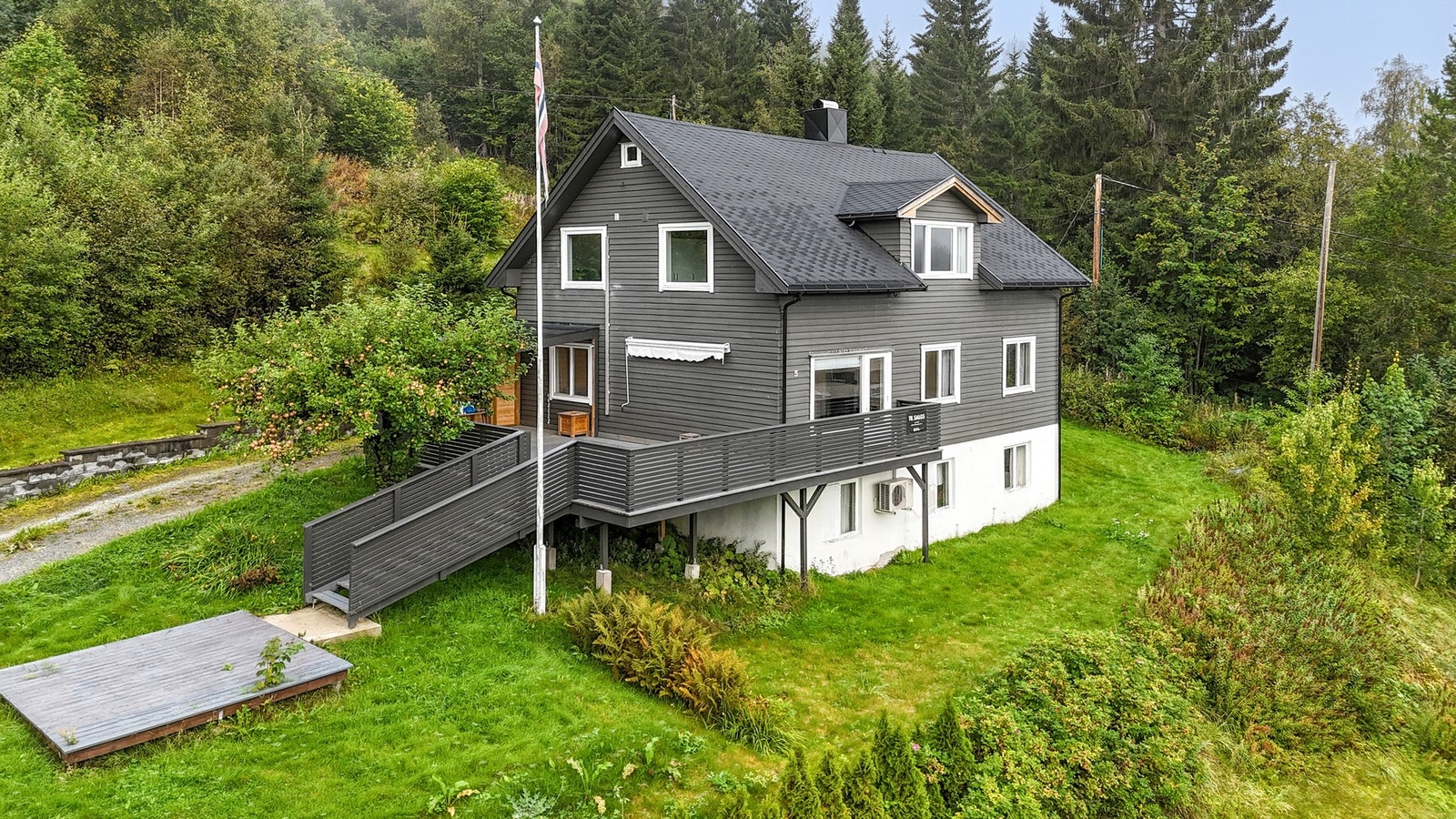 Velkommen til Fursetvegen 5 - En innholdsrik eiendom med romslig tomt, enebolig og uthus Galleribilde