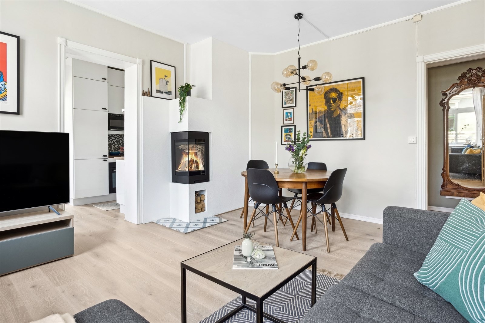 Dette er en lys og sjarmerende 3-roms hjørneleilighet med en sentral og tilbaketrukket beliggenhet på Grünerløkka. Galleribilde