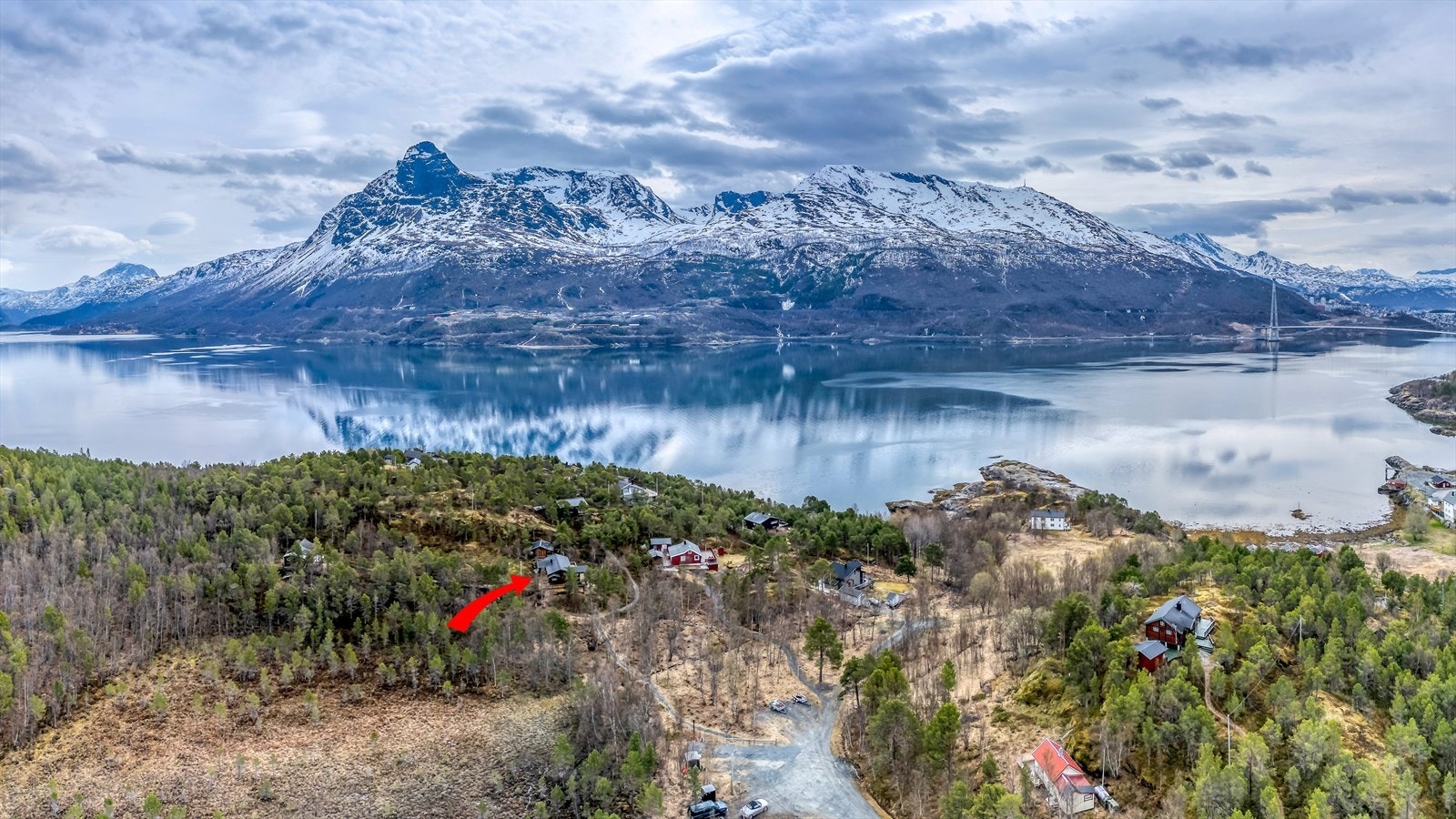 Fritidsboligen ligger i et populært område på Øyjord. Galleribilde