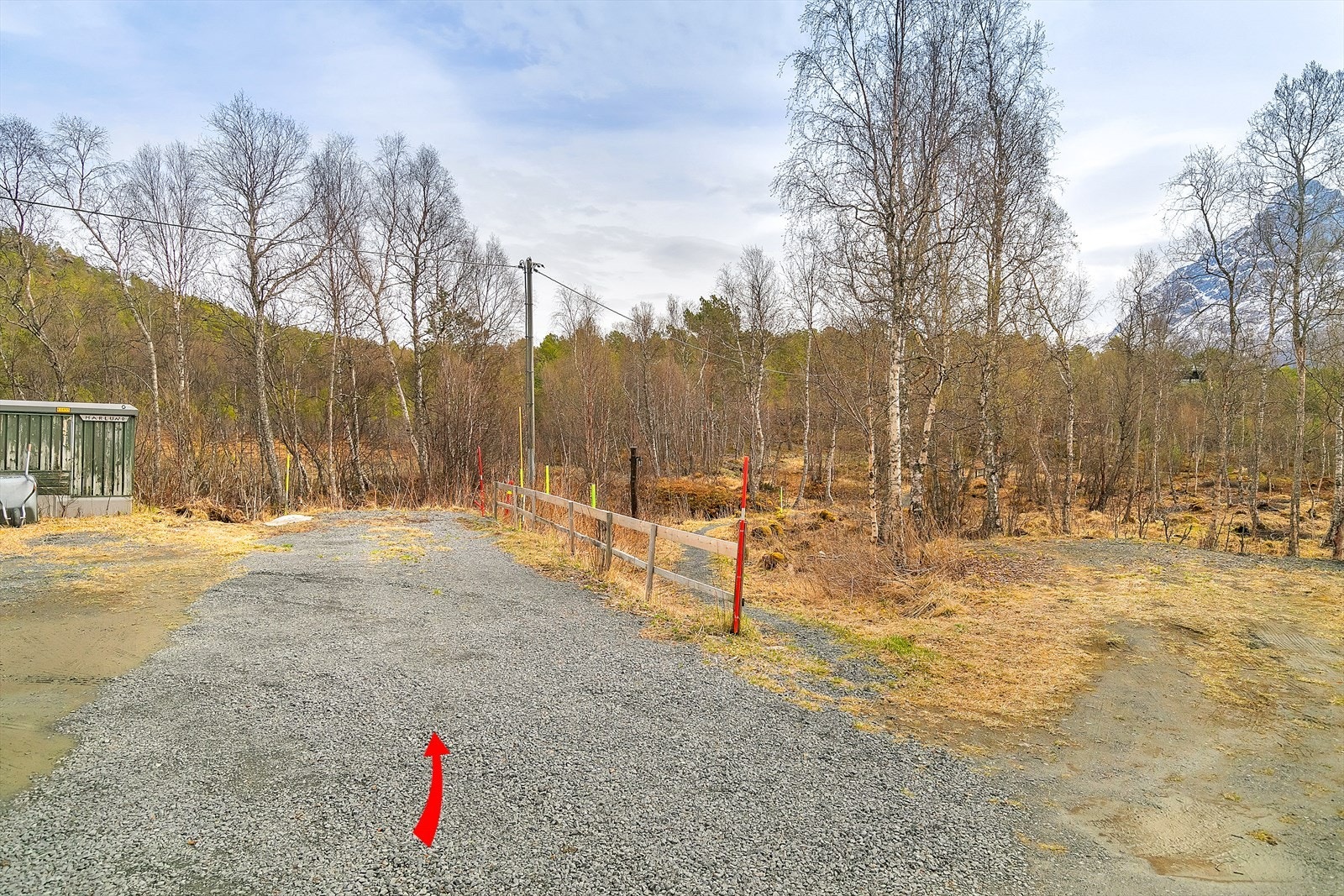 Medfølgende parkeringsplass som anvist på bildet. Galleribilde