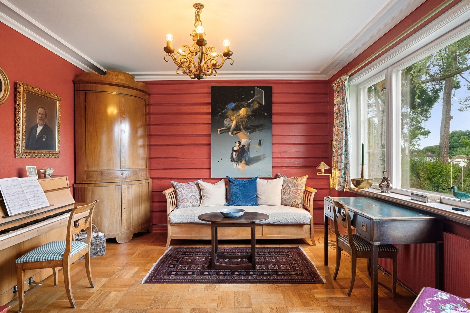 Bibliotek med god plass og rikelig med lys Galleribilde