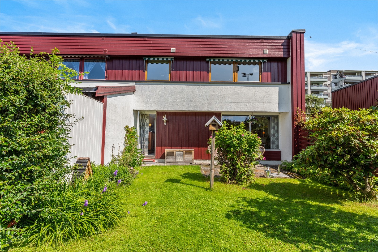 Familievennlig og innholdsrikt enderekkehus over 2 plan! Galleribilde