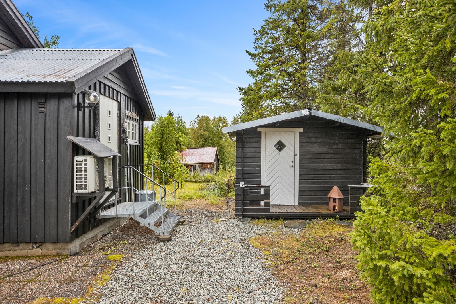 Inngangsparti. Uthus/bod - 9 kvm. Galleribilde