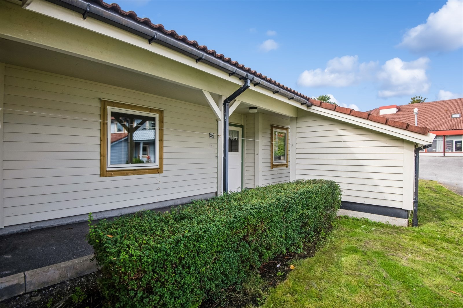 Pent og velstelt inngangsparti - Koselig veranda, her nytes morgenkaffen! Galleribilde