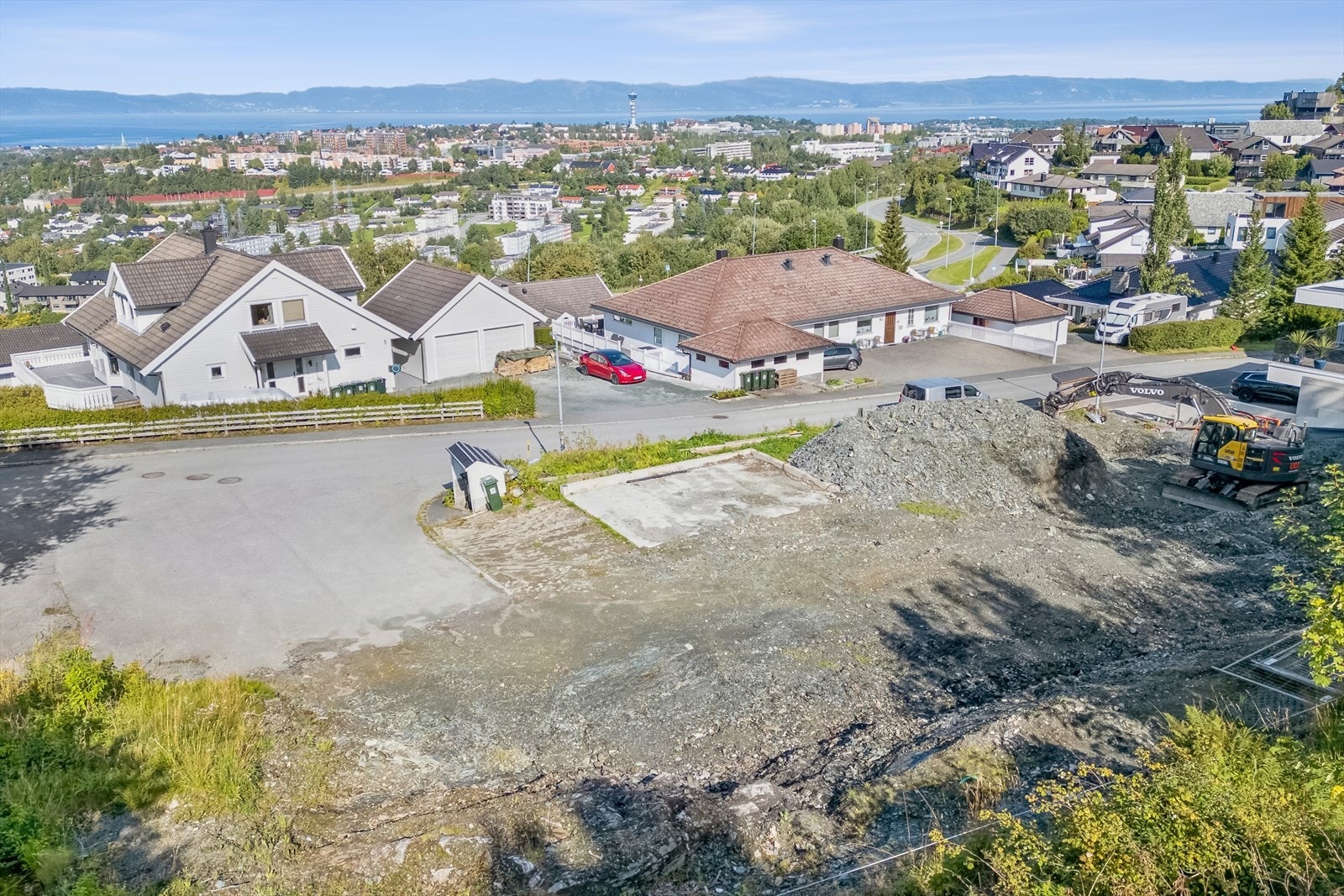 Velkommen til Steinarabben 6b - en boligtomt med nydelig beliggenhet og enestående utsikt. Galleribilde