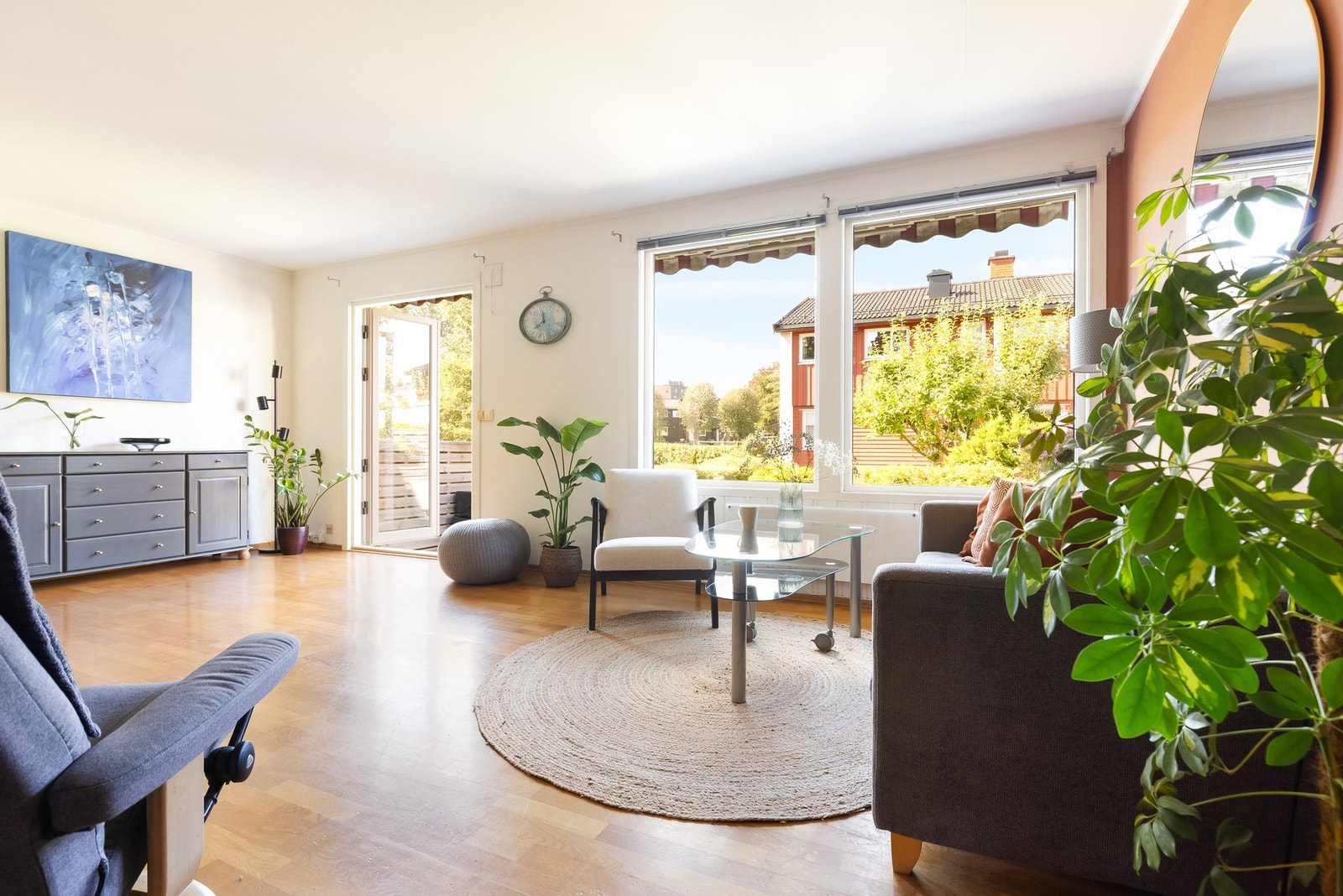 Her er det god plass til sofagruppe med tilhørende møblement. Galleribilde