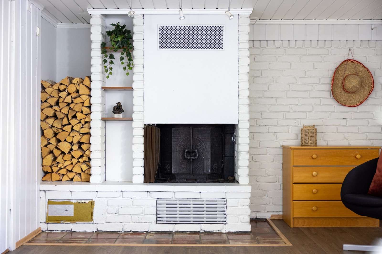 Det er i tillegg en peisovn her som bidrar til hygge. Galleribilde