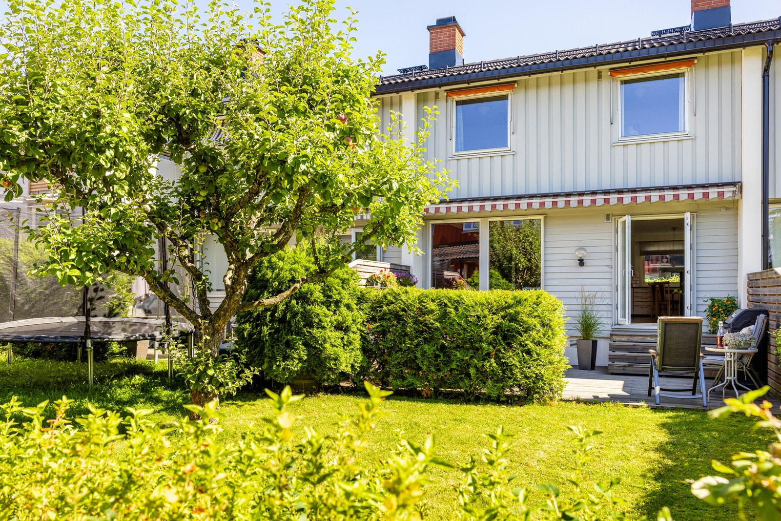 Fredrik Lund ved EIE Løren ønsker velkommen til Spireaveien 7F! Galleribilde