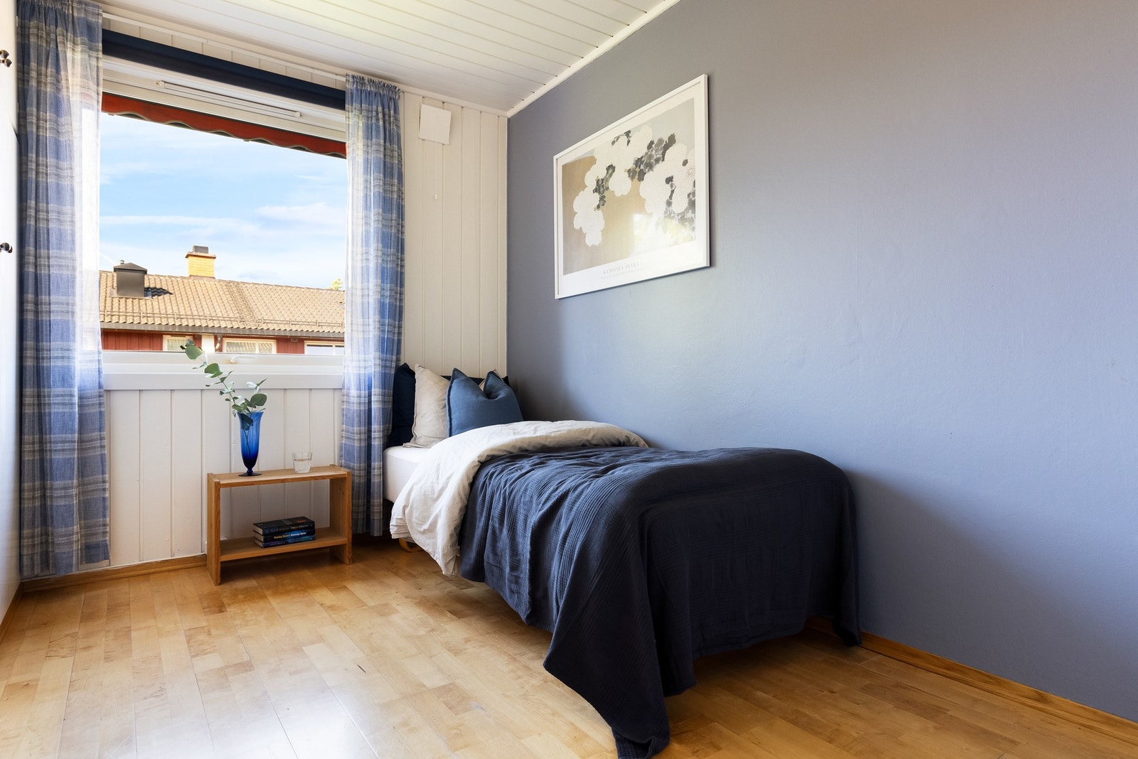 De to andre rommene er også av god størrelse med plass til seng, oppbevaringsmøblement, kontorpult og lignende. Galleribilde