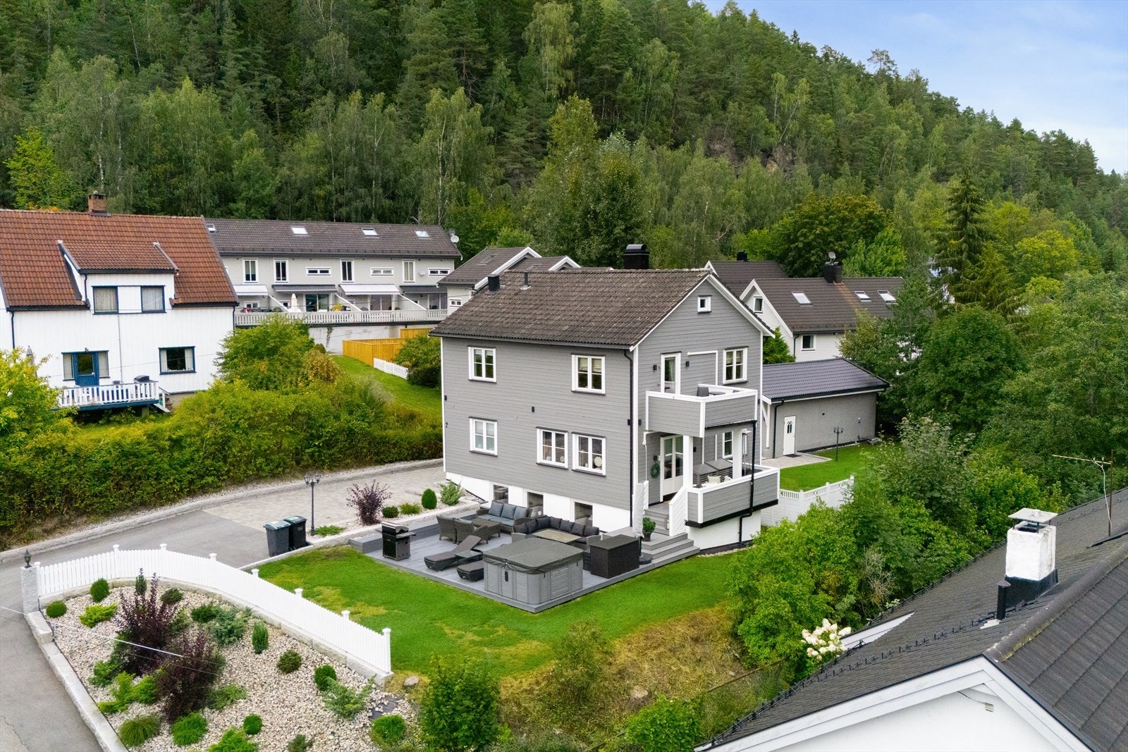 Truls Nygaard og Tonje Eide v/Nordvik Majorstuen har gleden av å presentere Leirskallhellinga 2. Galleribilde
